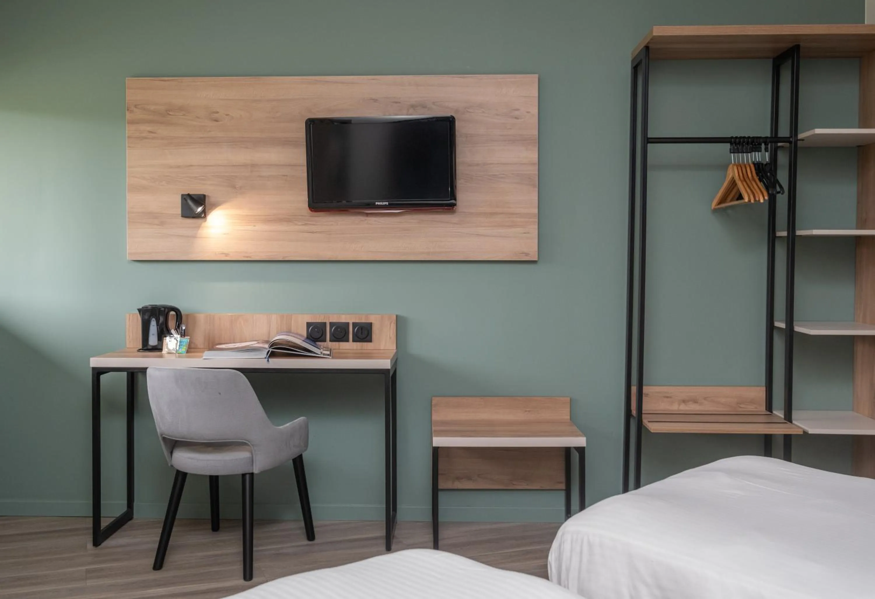 Photo of the whole room, Bed in Charme Hôtel, Montbéliard Sud