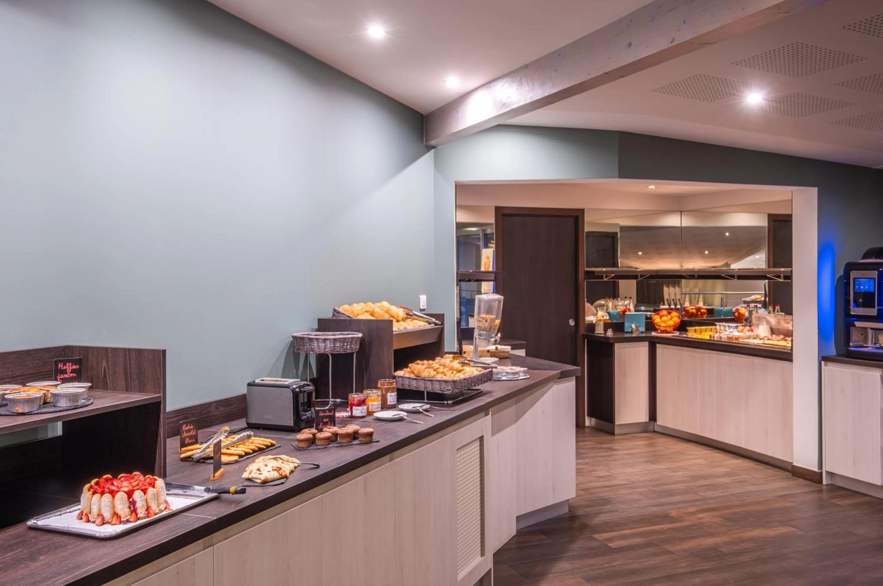 Breakfast in Charme Hôtel, Montbéliard Sud