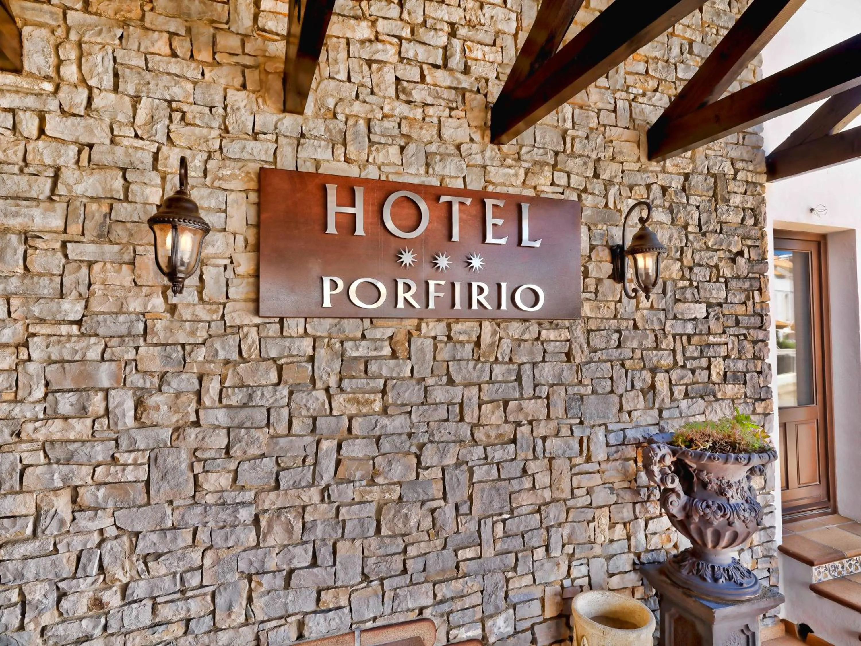 Facade/entrance in Hotel Porfirio