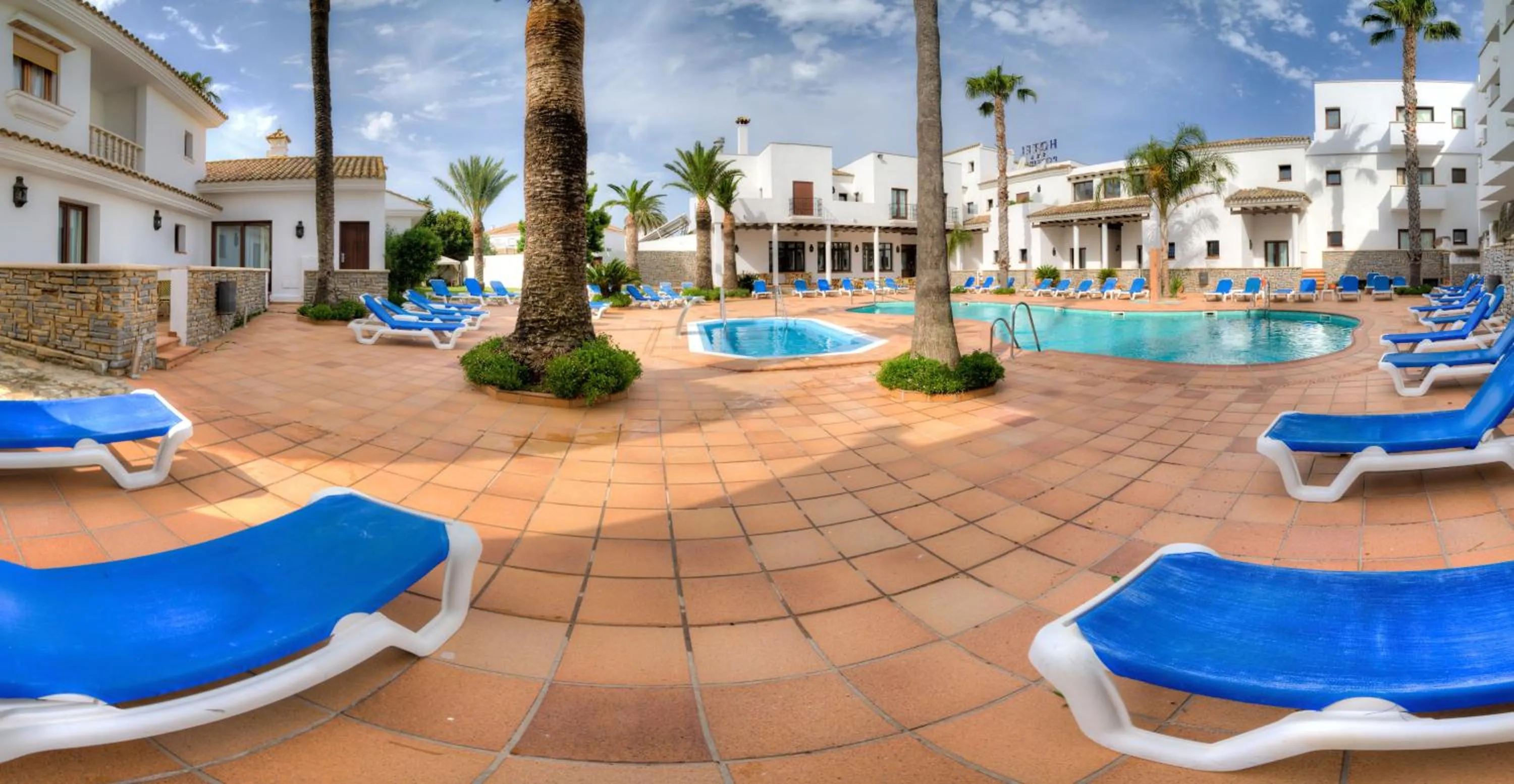 Swimming pool in Hotel Porfirio