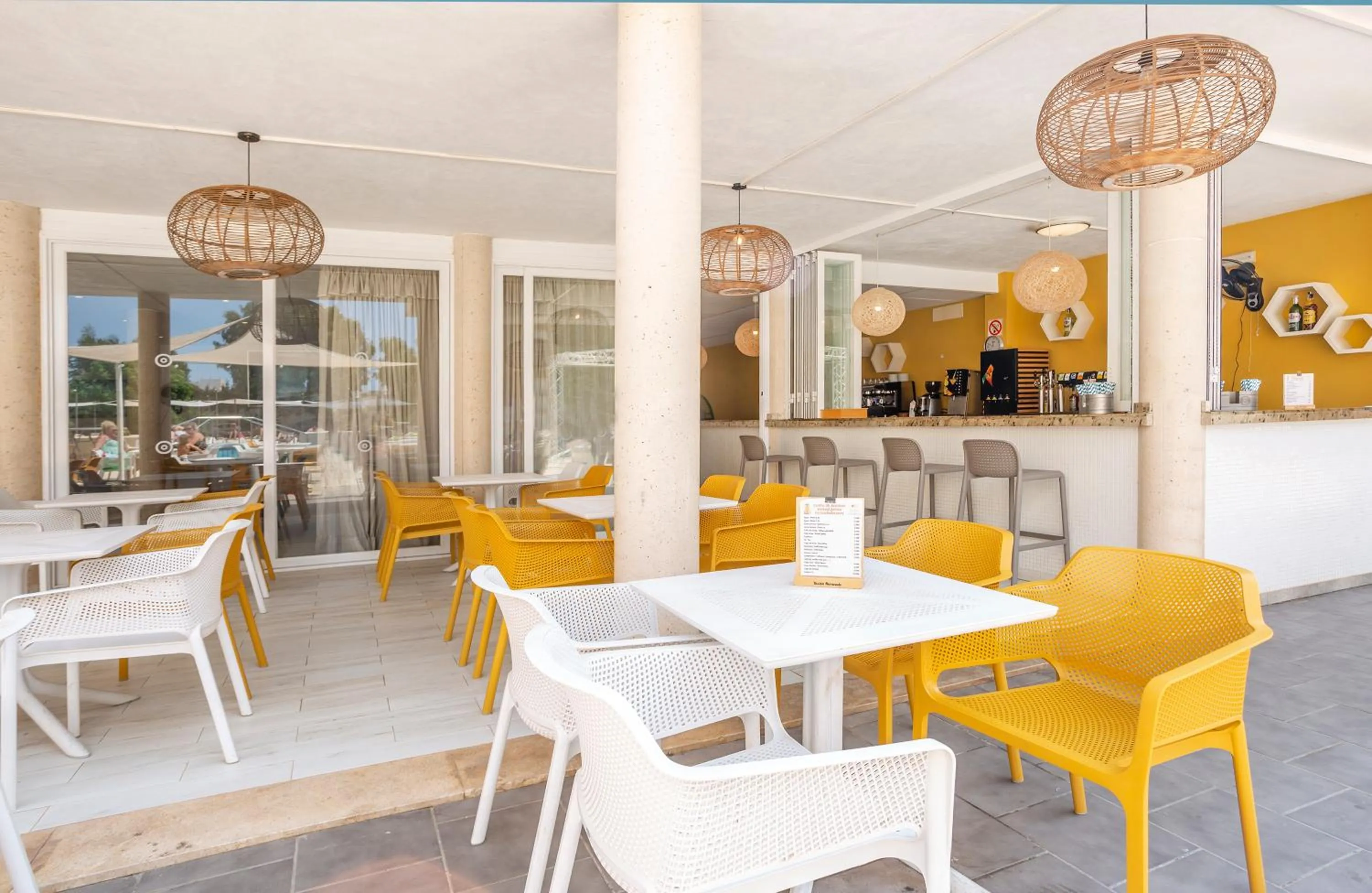 Lounge or bar in BJ Playamar Hotel & Apartamentos