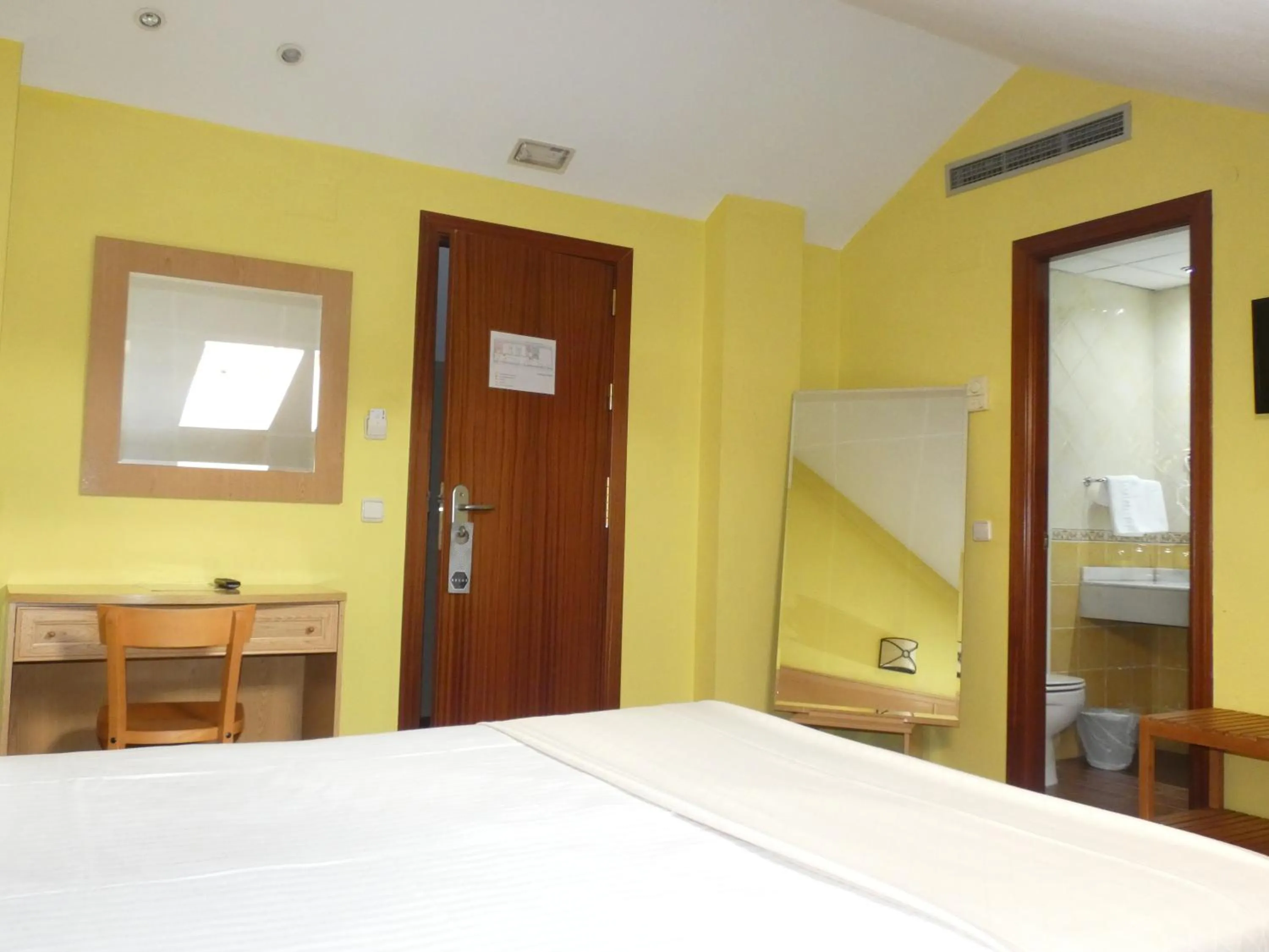 Photo of the whole room, Bed in Hotel Vivar