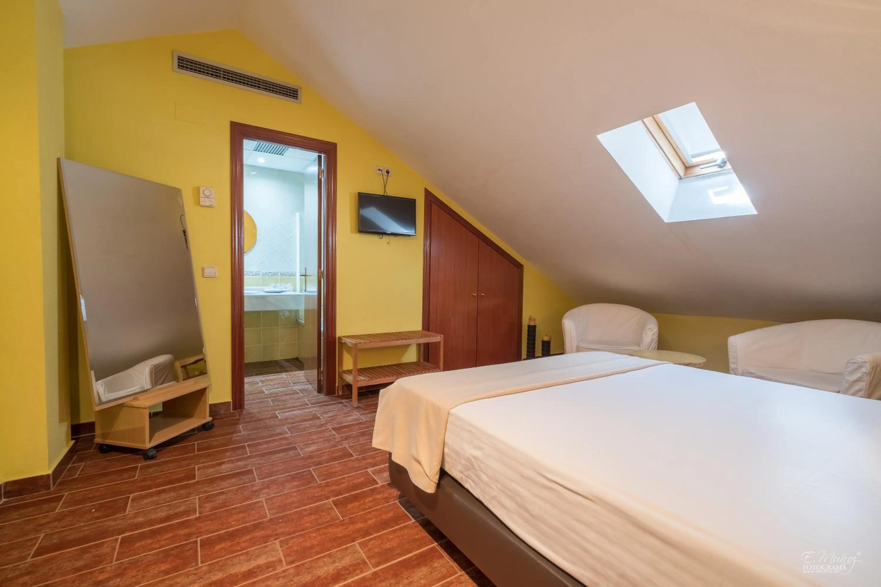 Photo of the whole room, Bed in Hotel Vivar