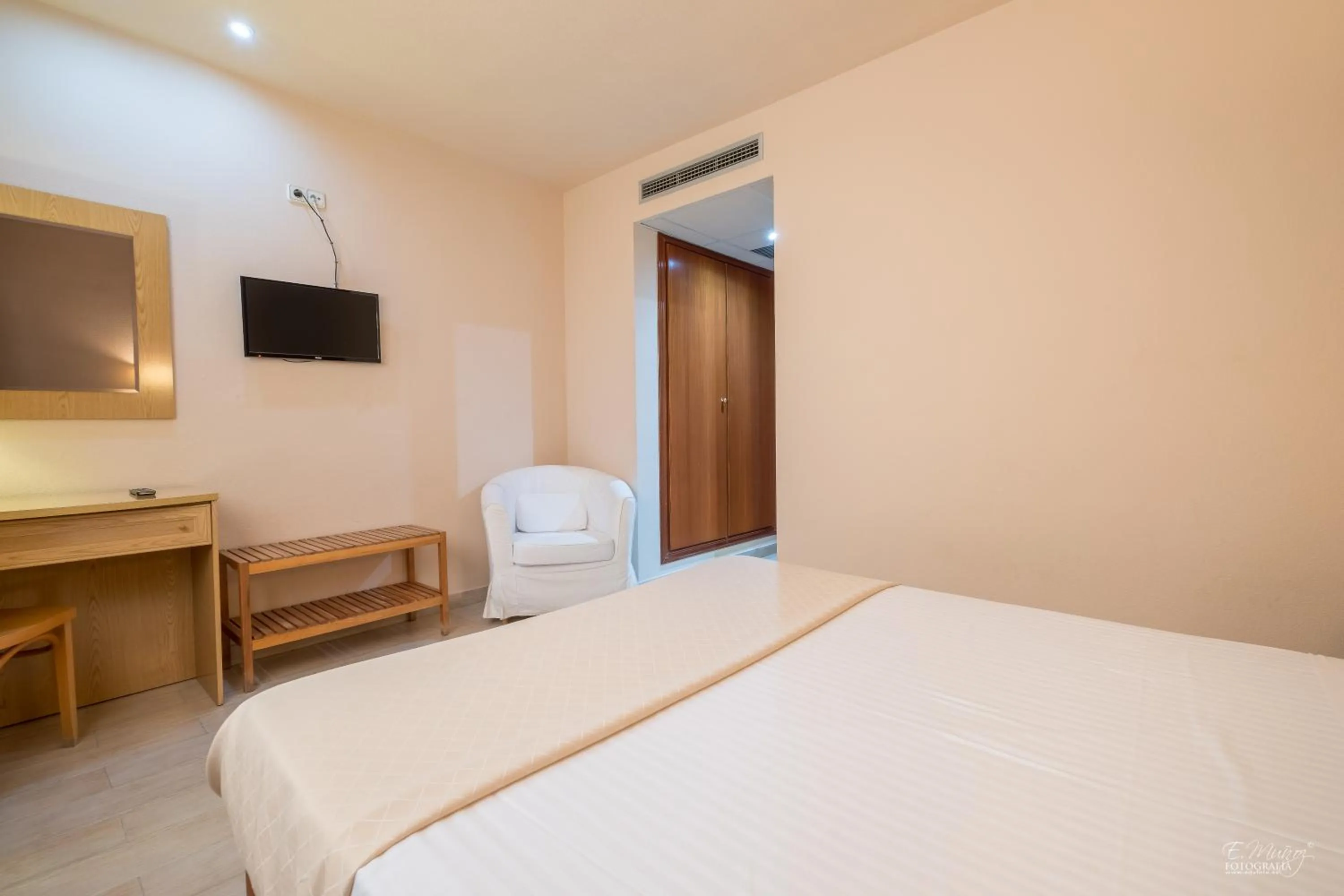 Photo of the whole room, Bed in Hotel Vivar