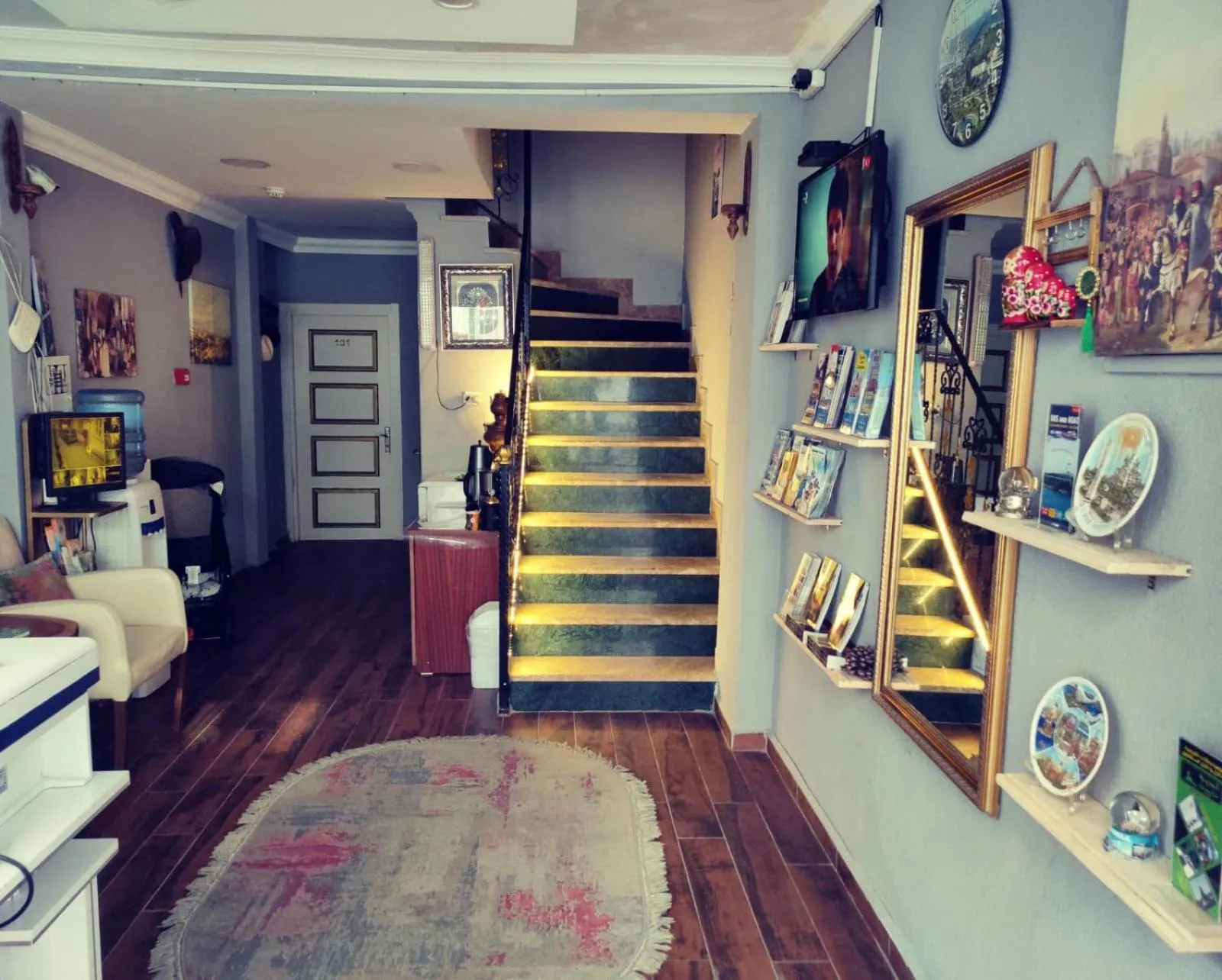 Communal lounge/ TV room in Hotel Estambul