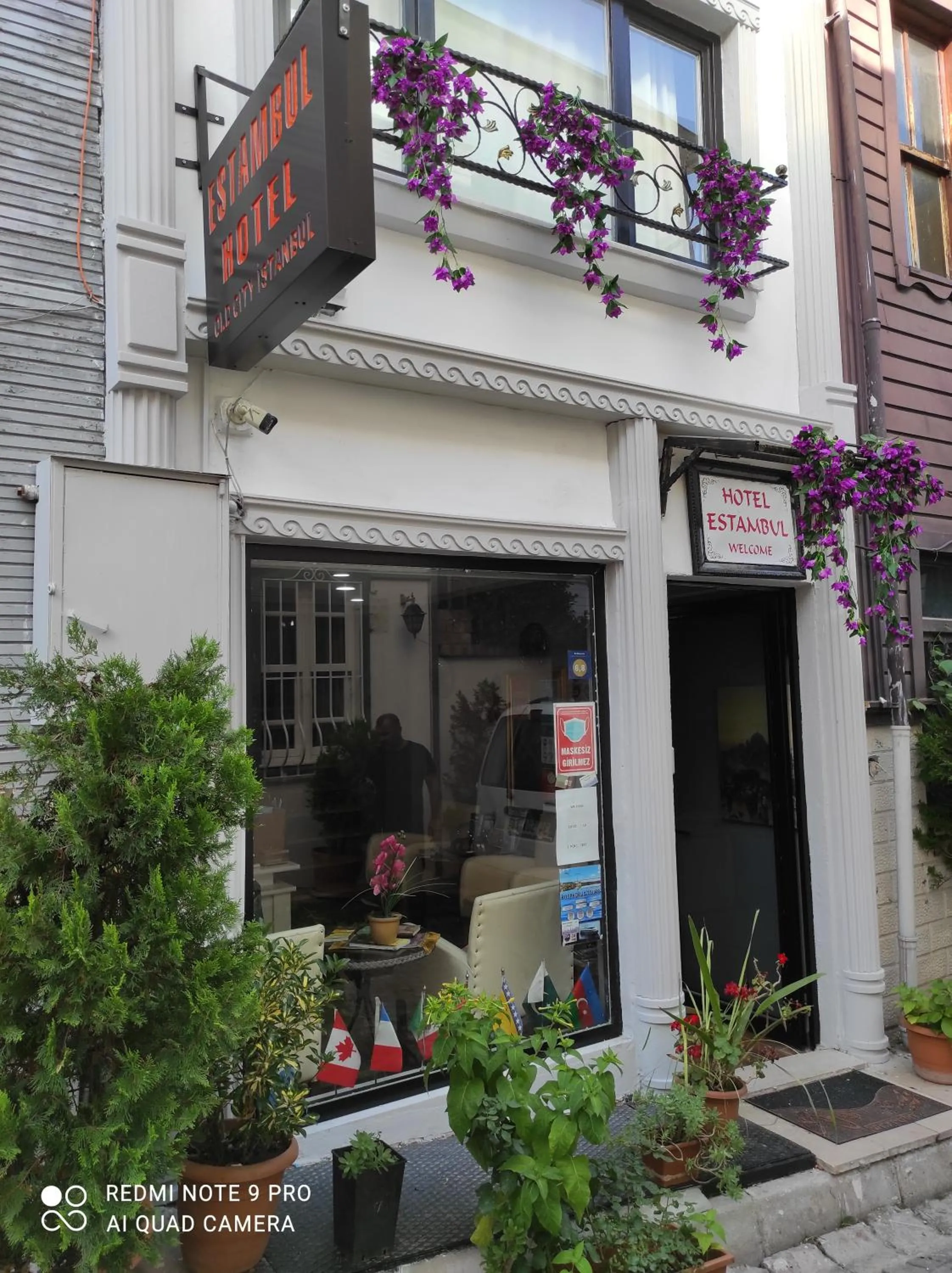 Property building in Hotel Estambul