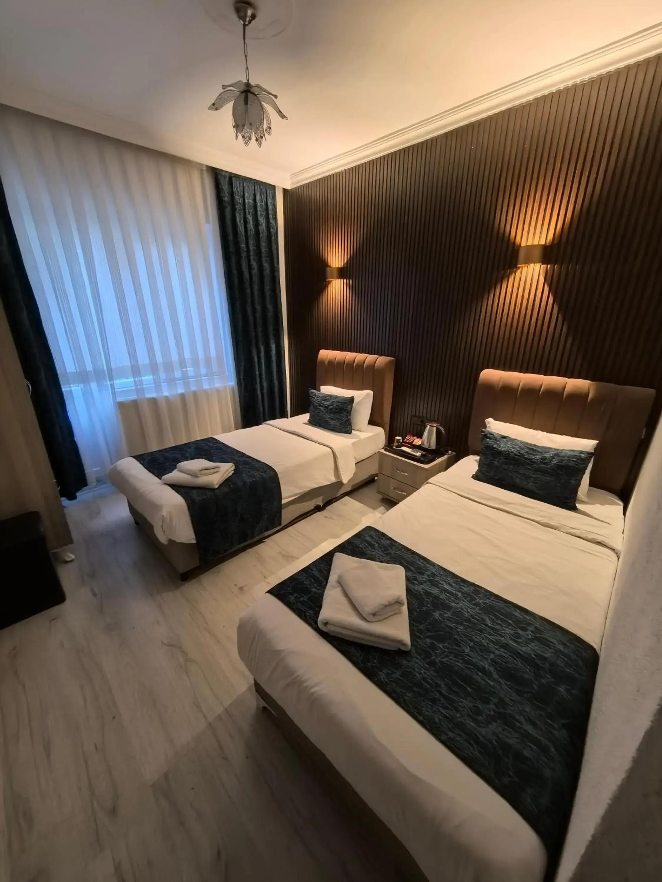 Budget Twin Room in Hotel Estambul Budget Twin Room in Hotel Estambul