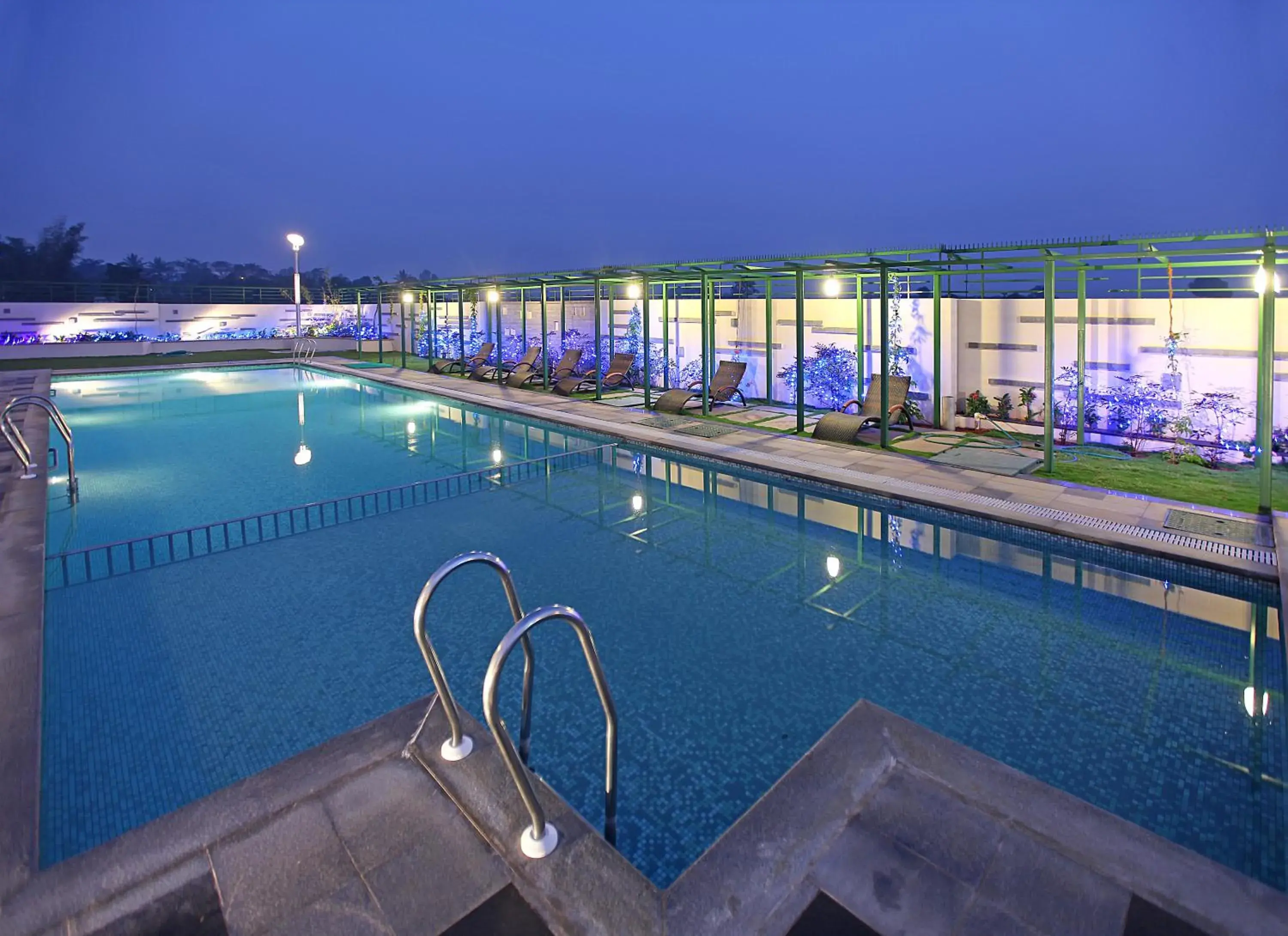 Swimming pool in La Classic- Attibele, Hosur Swimming pool in La Classic- Attibele, Hosur