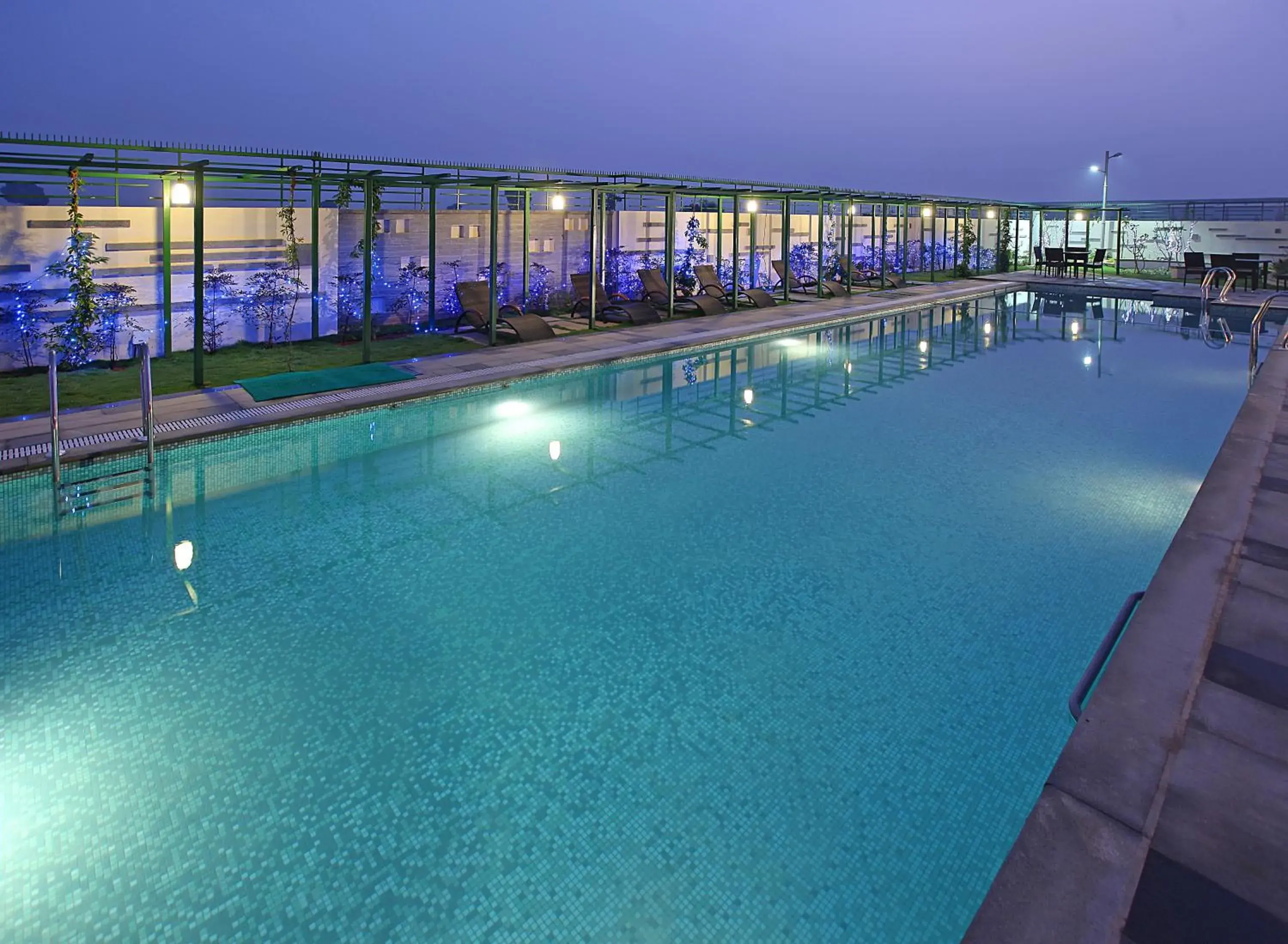 Swimming pool in La Classic- Attibele, Hosur Swimming pool in La Classic- Attibele, Hosur