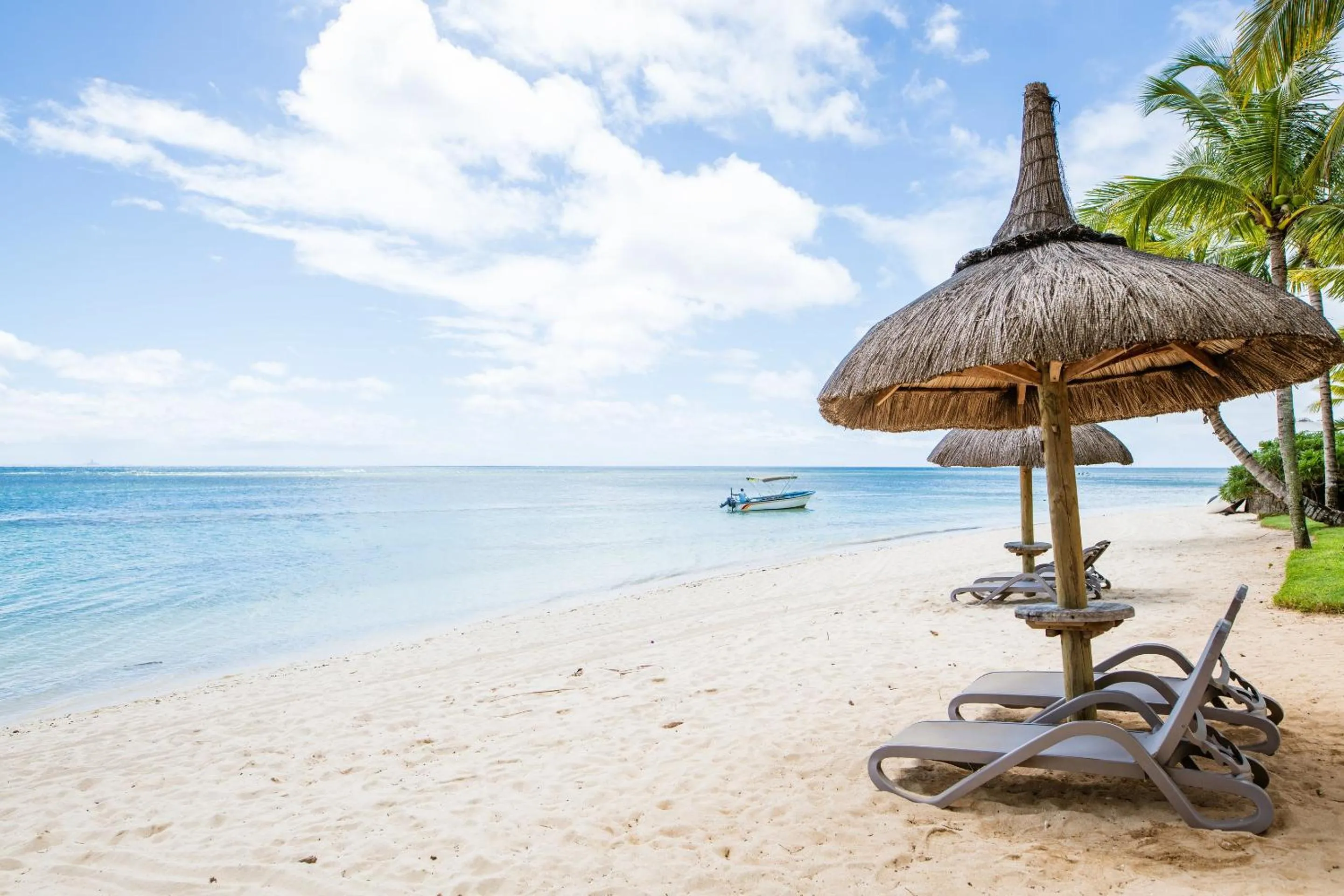 Beach in Victoria Beachcomber Resort & Spa