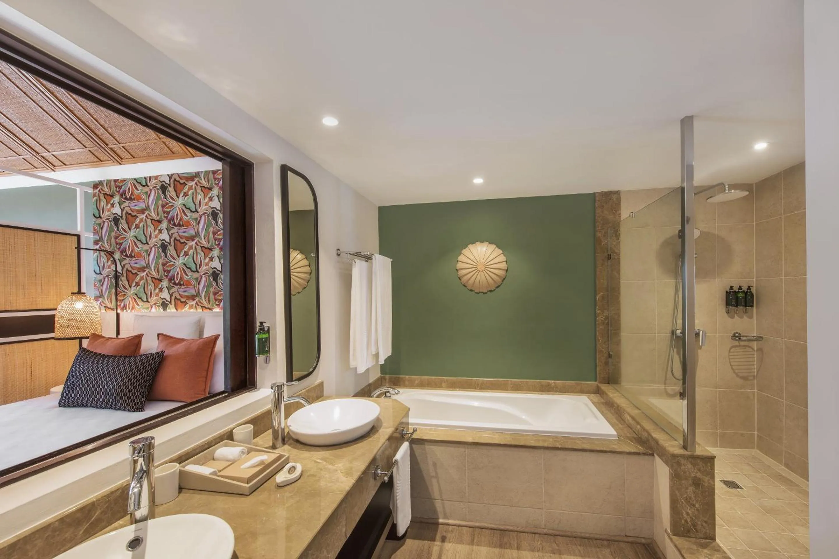 Shower, Bed in Victoria Beachcomber Resort & Spa