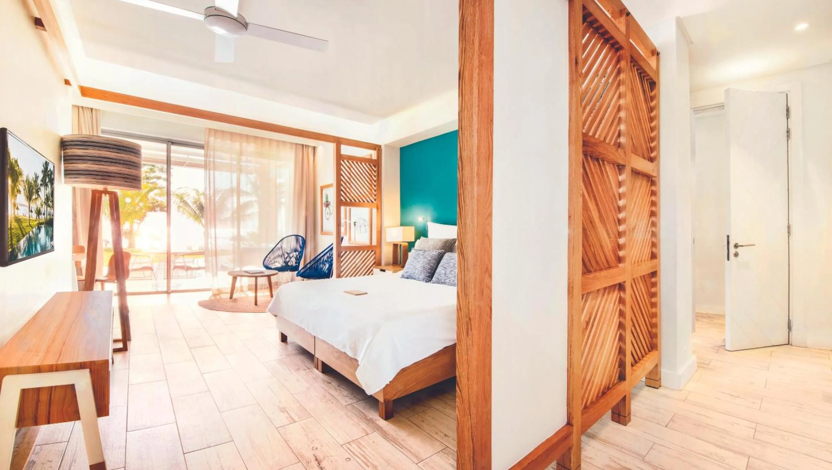 Bed in Victoria Beachcomber Resort & Spa