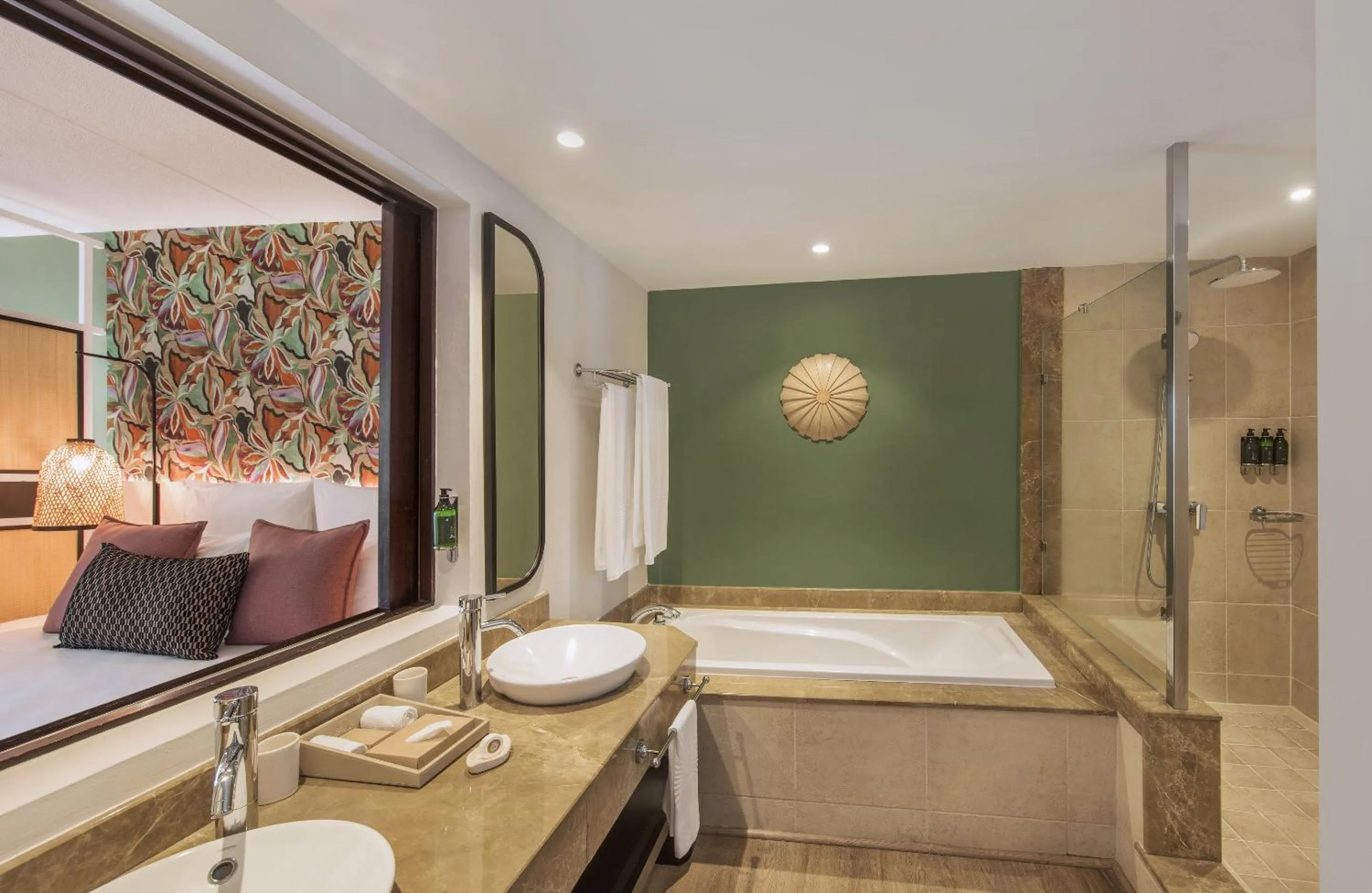 Shower, Bed in Victoria Beachcomber Resort & Spa