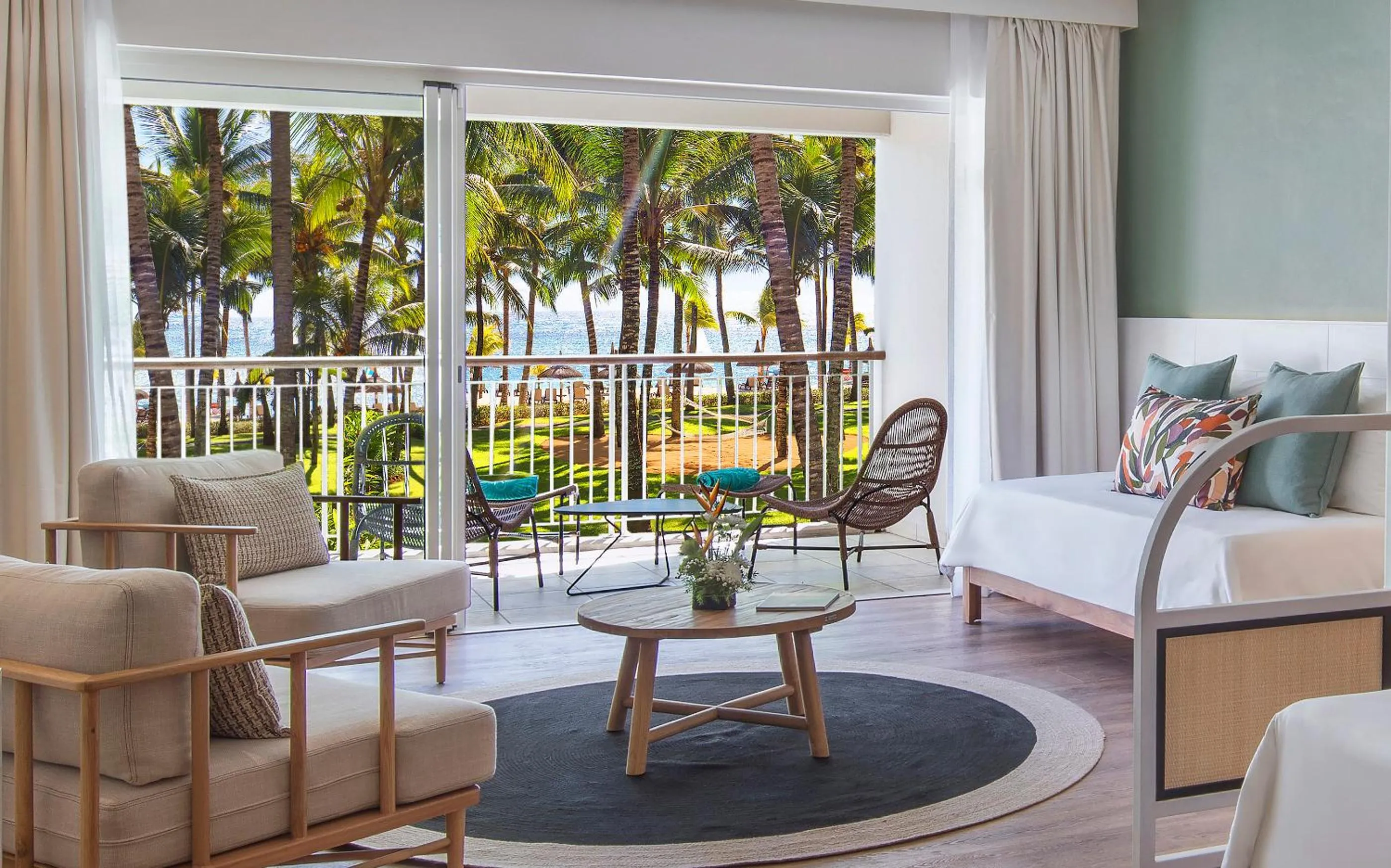 View (from property/room), Bed in Victoria Beachcomber Resort & Spa