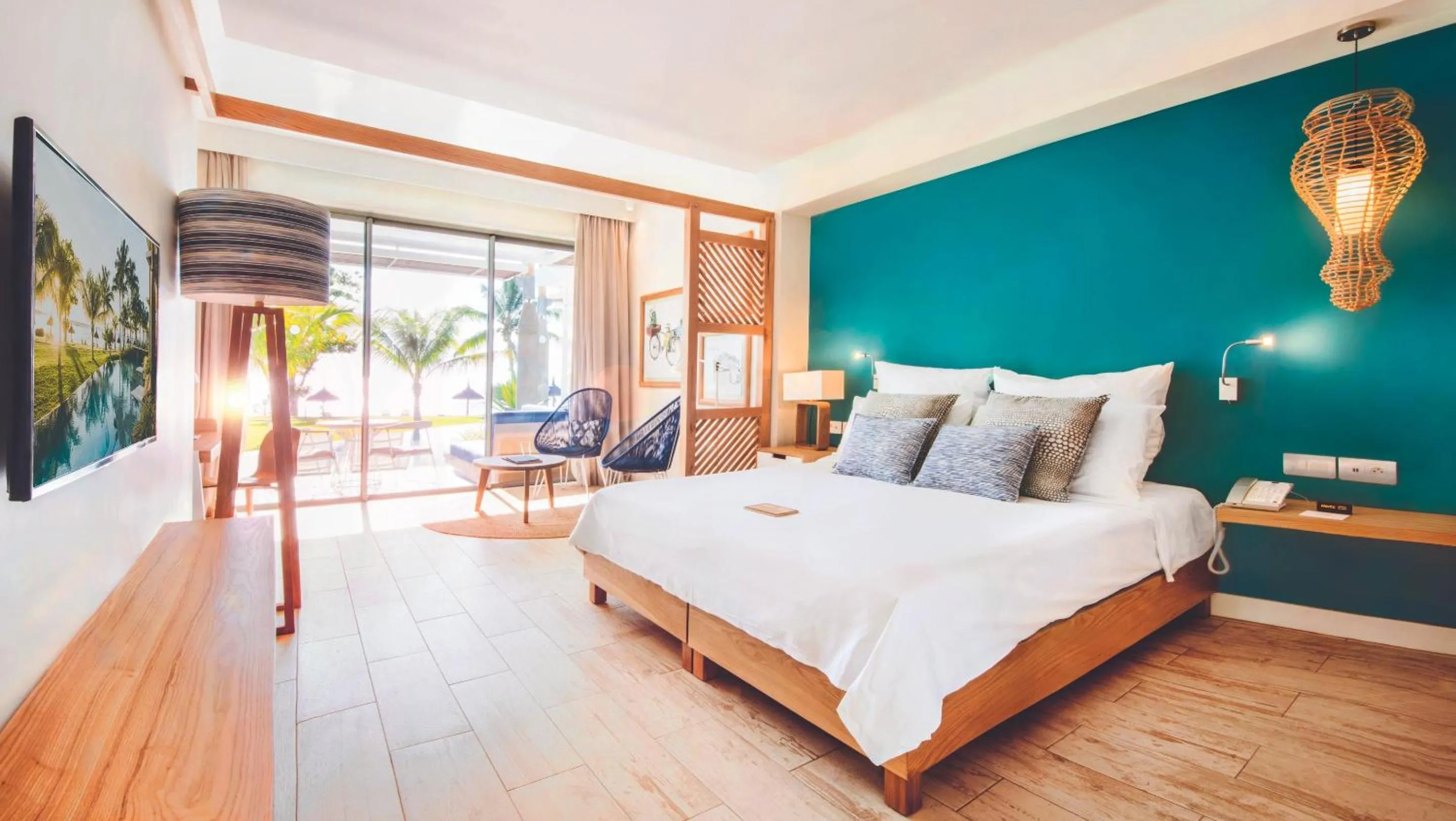 Bed in Victoria Beachcomber Resort & Spa