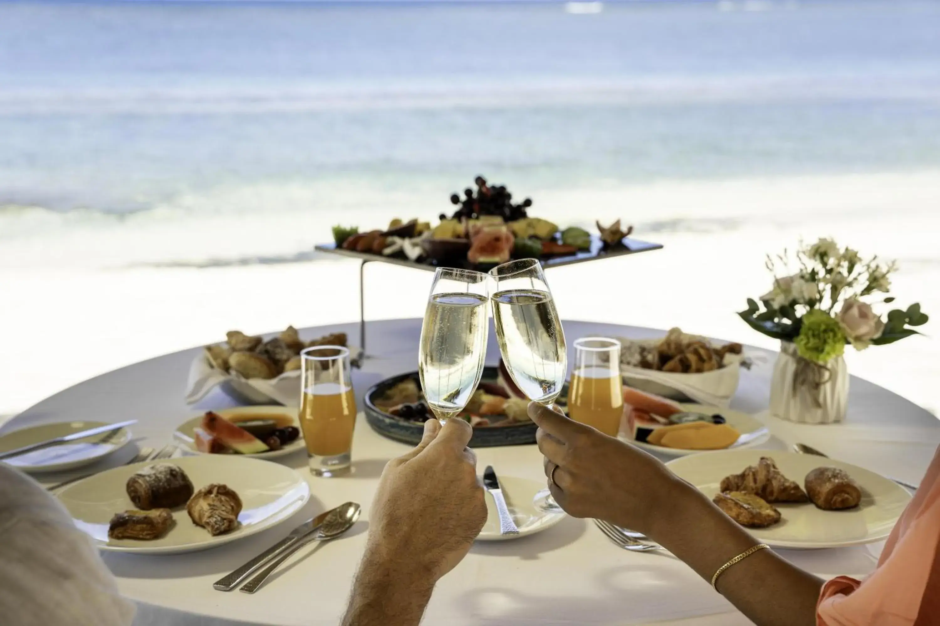 Food and drinks in Victoria Beachcomber Resort & Spa Food and drinks in Victoria Beachcomber Resort & Spa