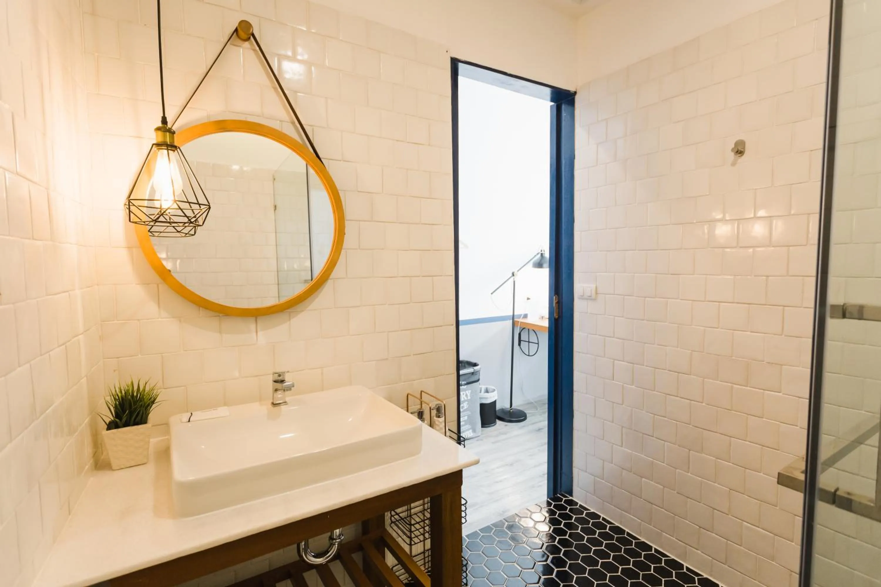 Shower in Spinomad hostel