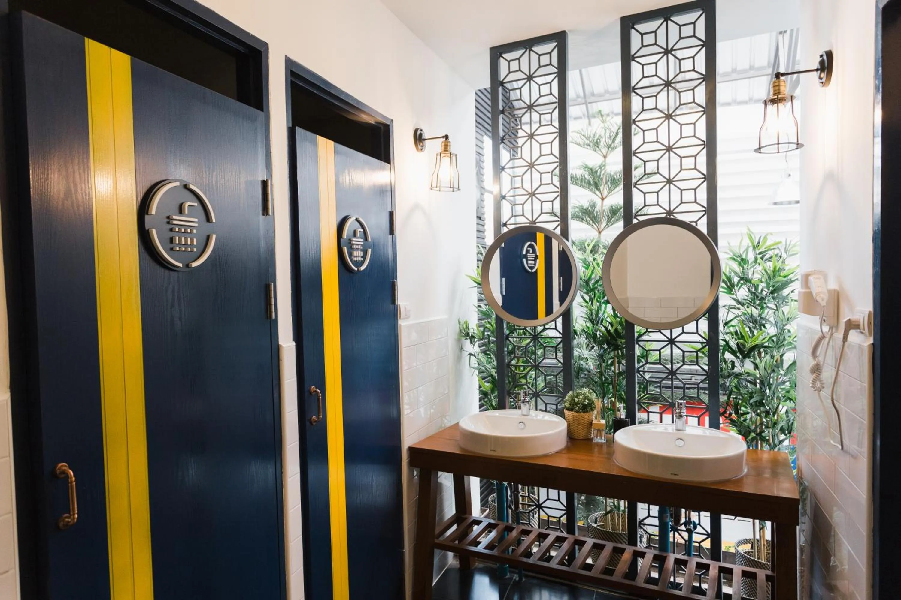 Shower in Spinomad hostel