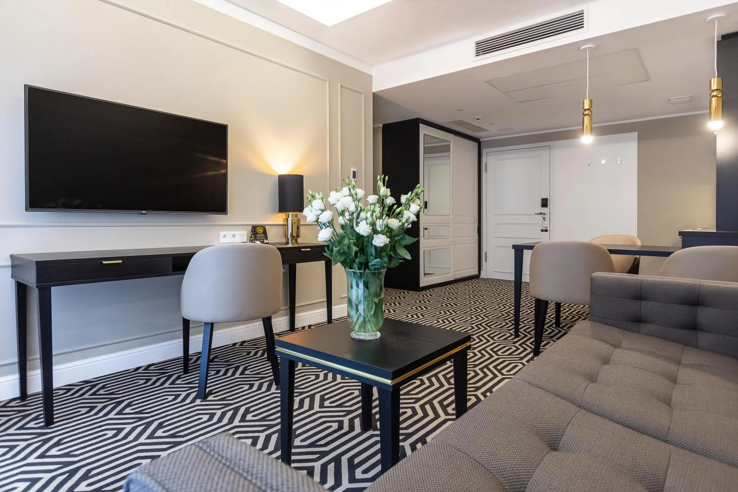 Communal lounge/ TV room in Baltic Park Fort by Zdrojowa