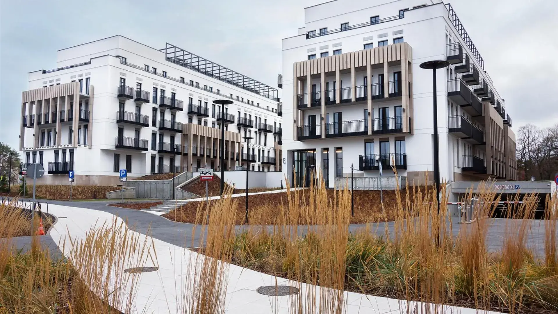Facade/entrance in Baltic Park Fort by Zdrojowa Facade/entrance in Baltic Park Fort by Zdrojowa