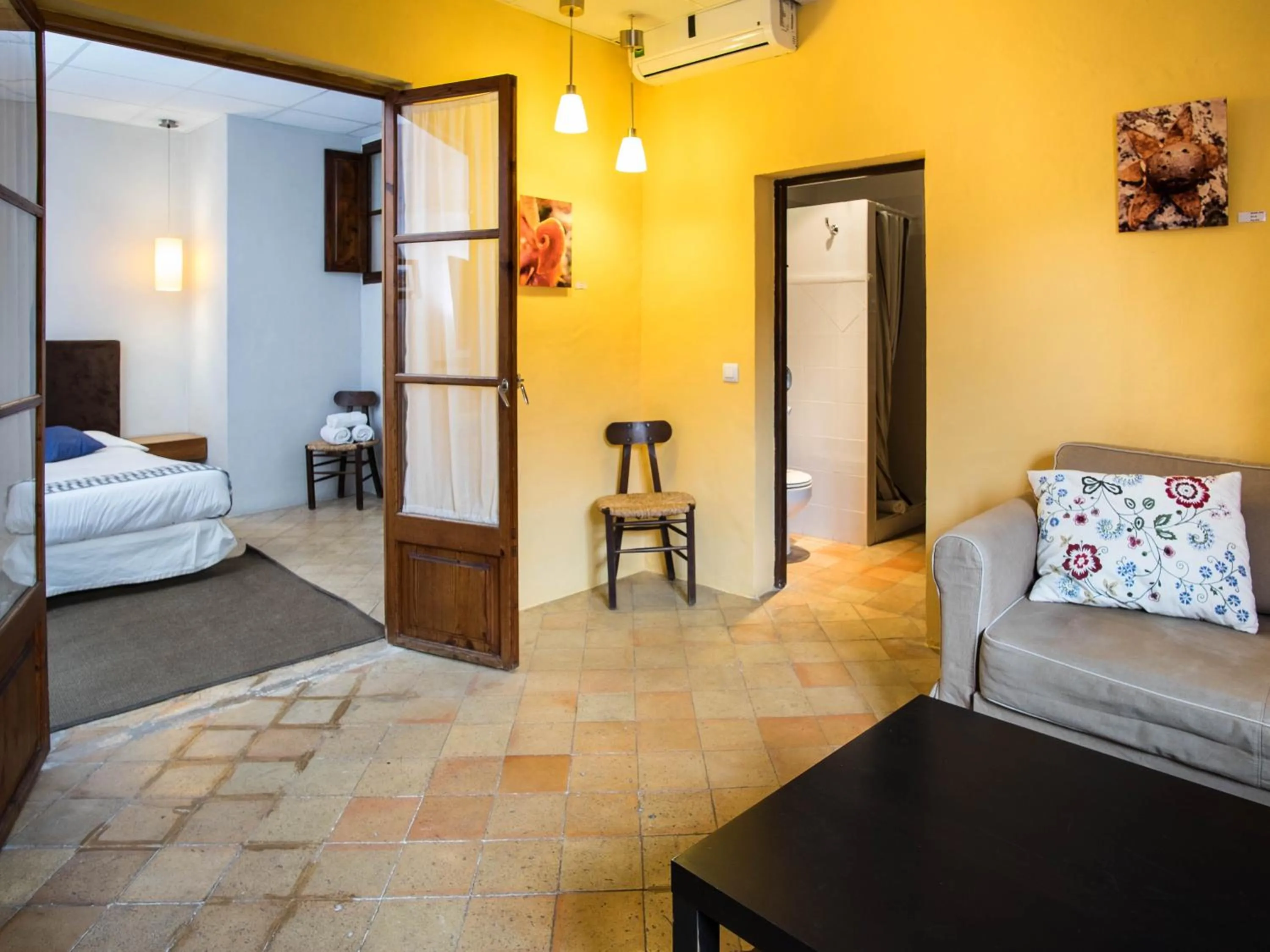 Photo of the whole room, Bed in S´Hostal d´Esporles
