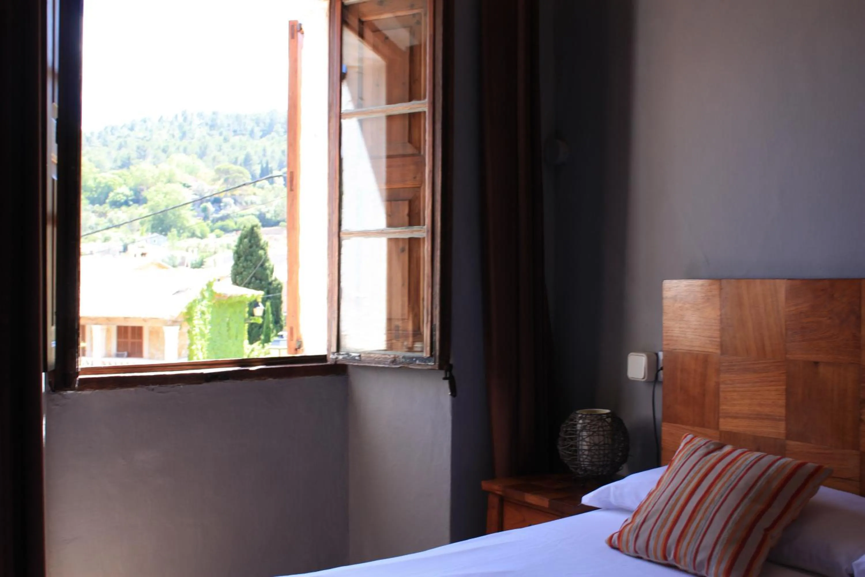 Photo of the whole room, Bed in S´Hostal d´Esporles