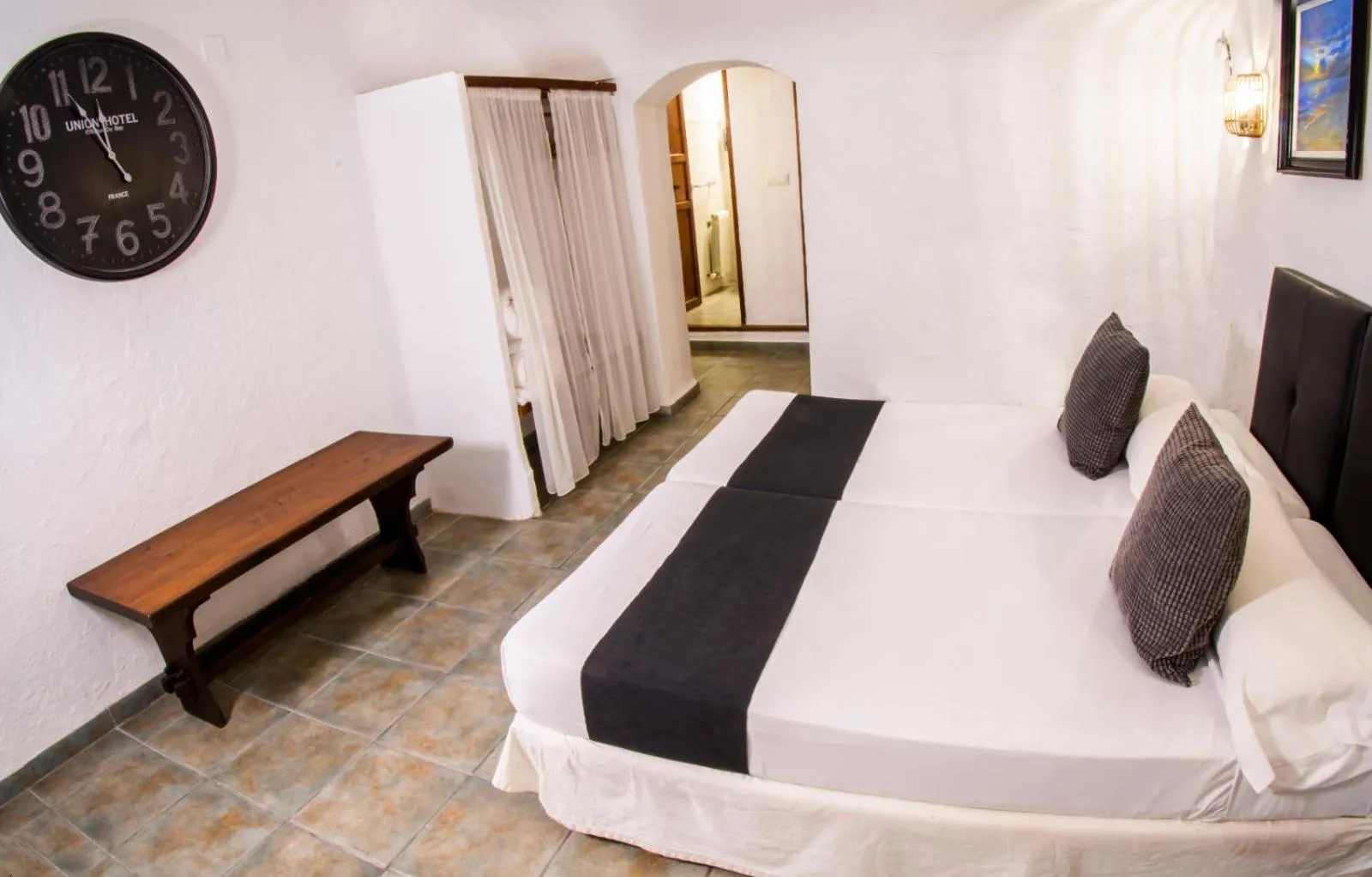 Photo of the whole room, Bed in S´Hostal d´Esporles