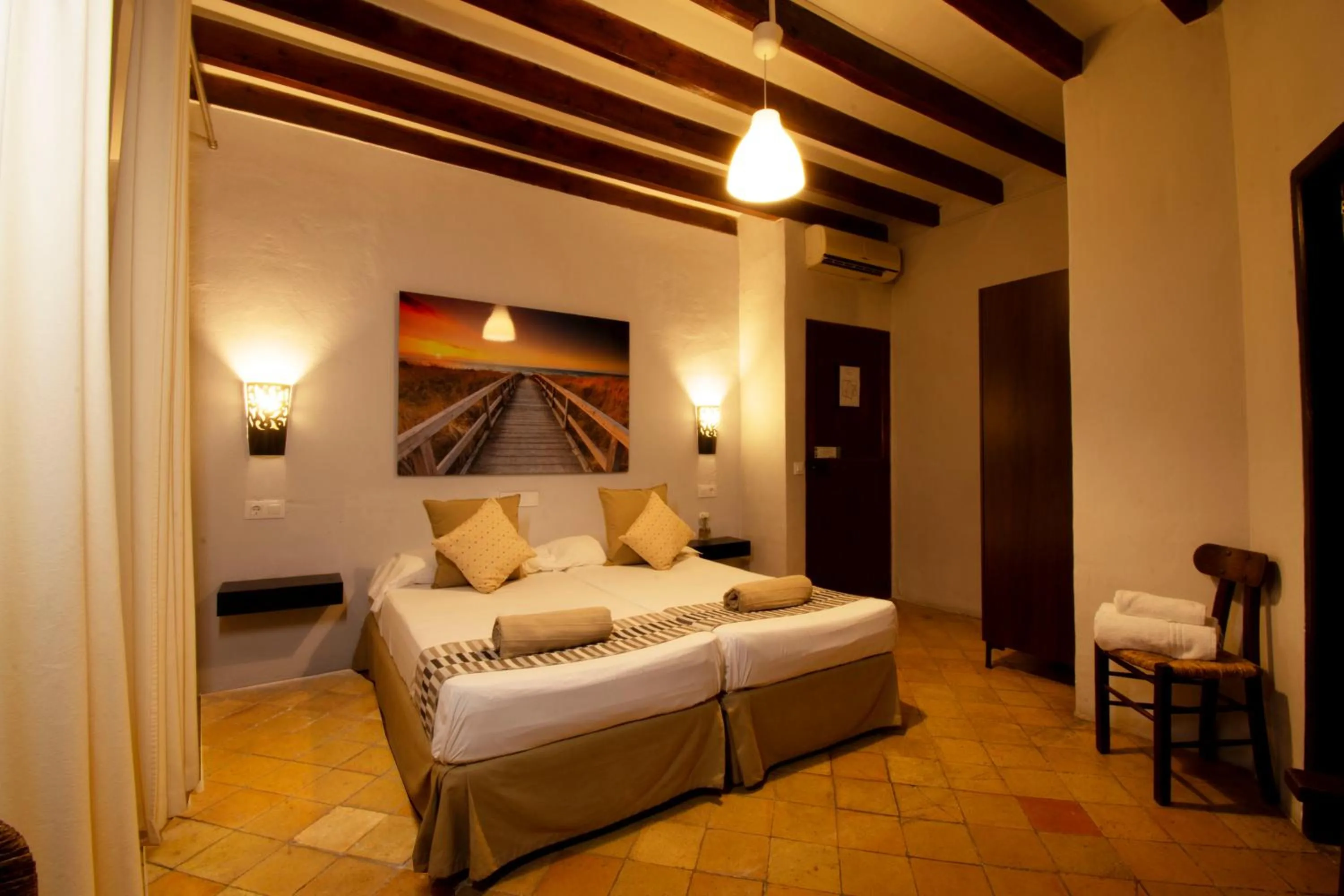 Photo of the whole room, Bed in S´Hostal d´Esporles