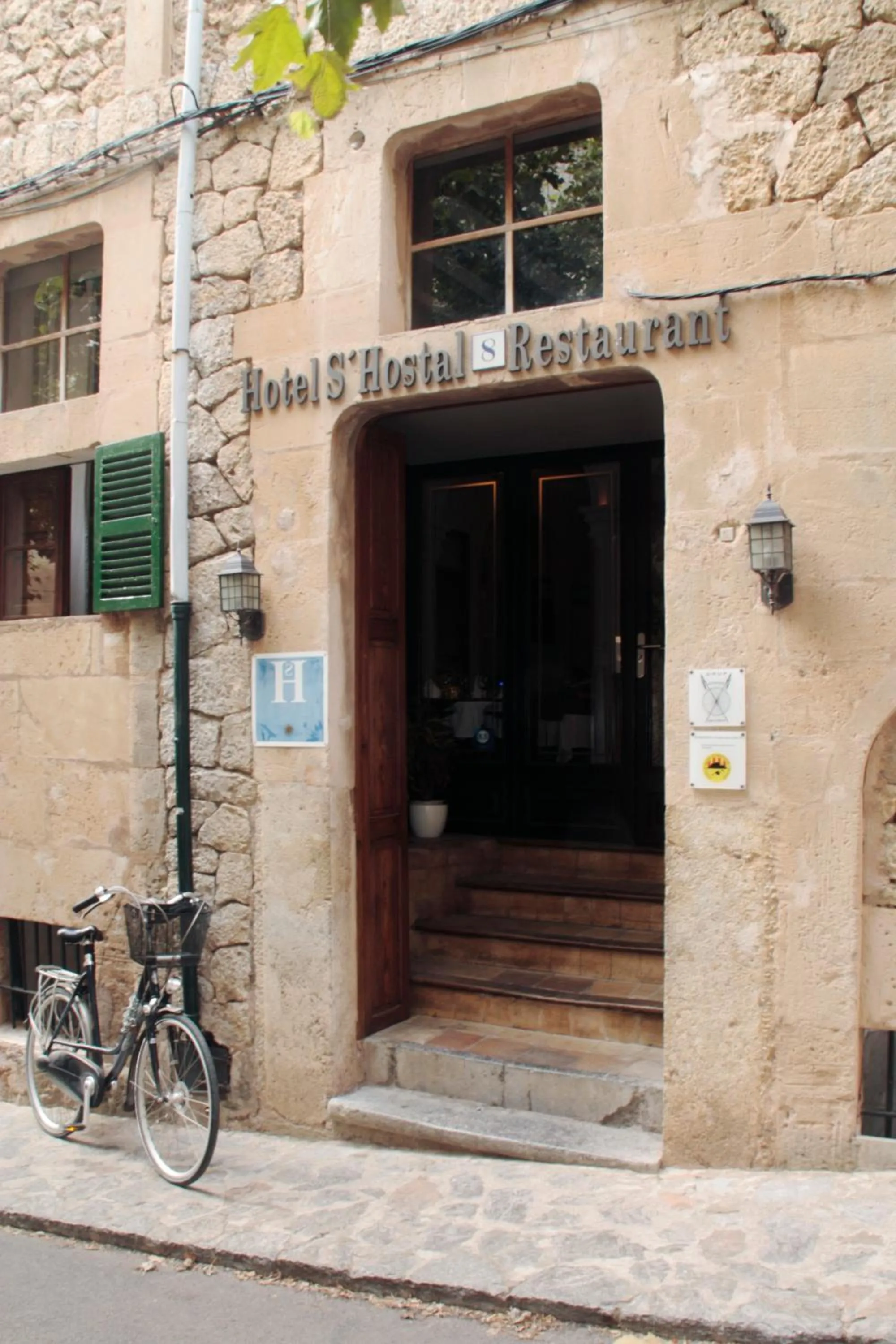 Facade/entrance in S´Hostal d´Esporles
