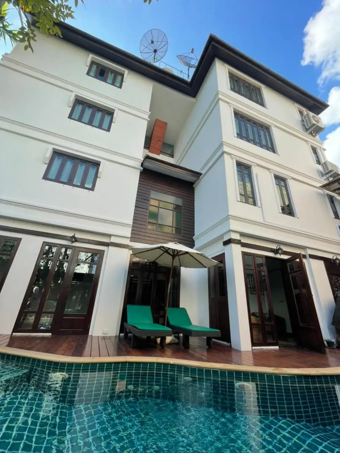 Property building in Rich Lanna House Property building in Rich Lanna House