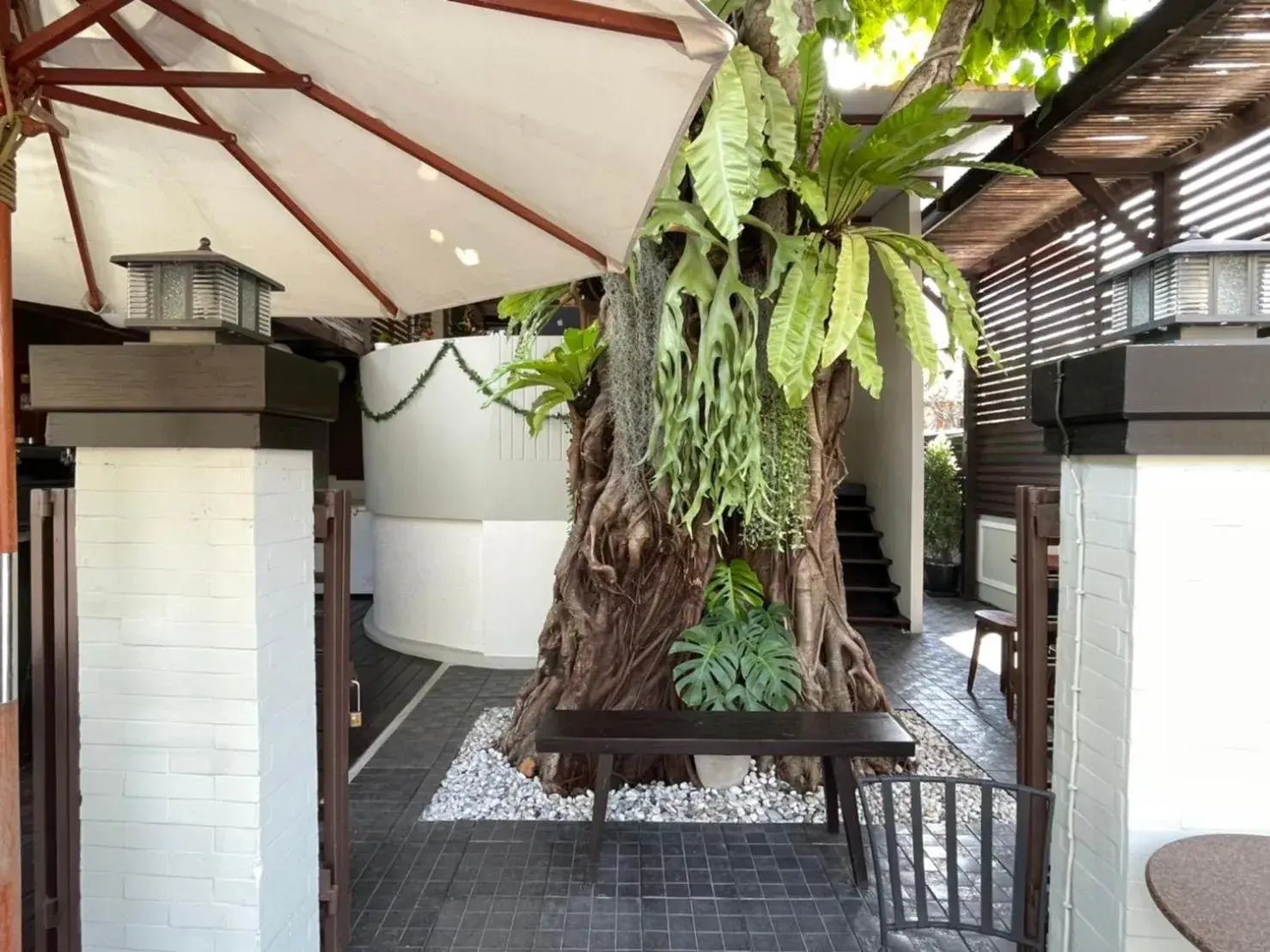 Facade/entrance in Rich Lanna House Facade/entrance in Rich Lanna House