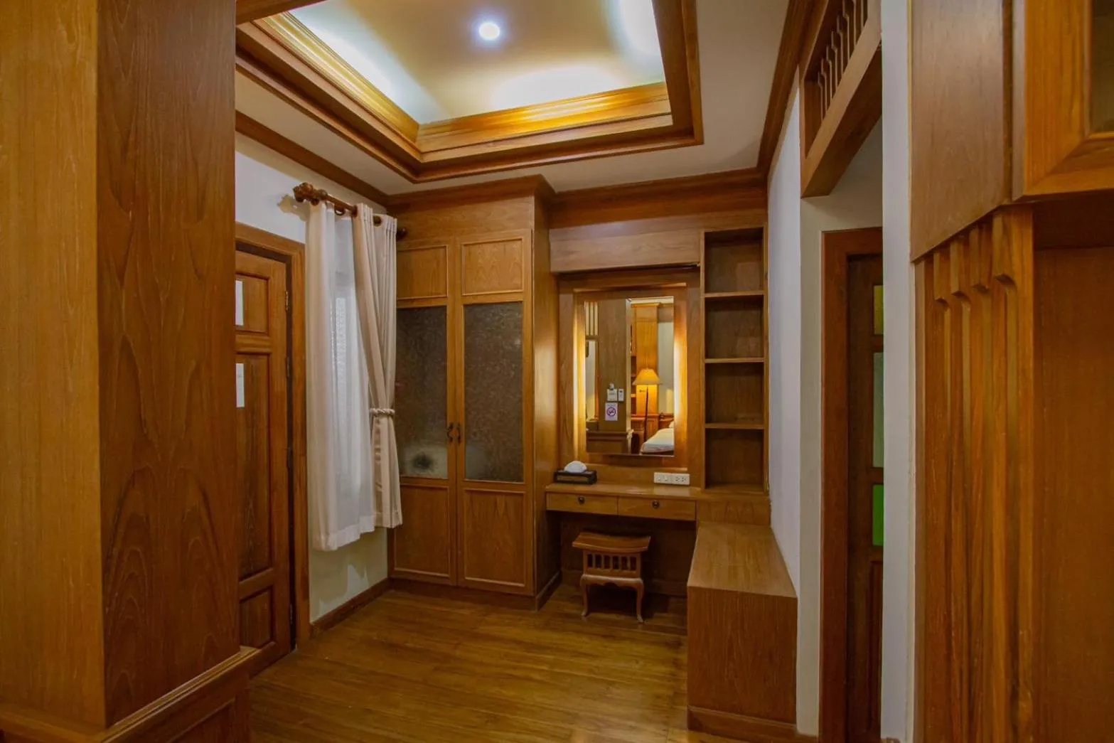 wardrobe in Rich Lanna House