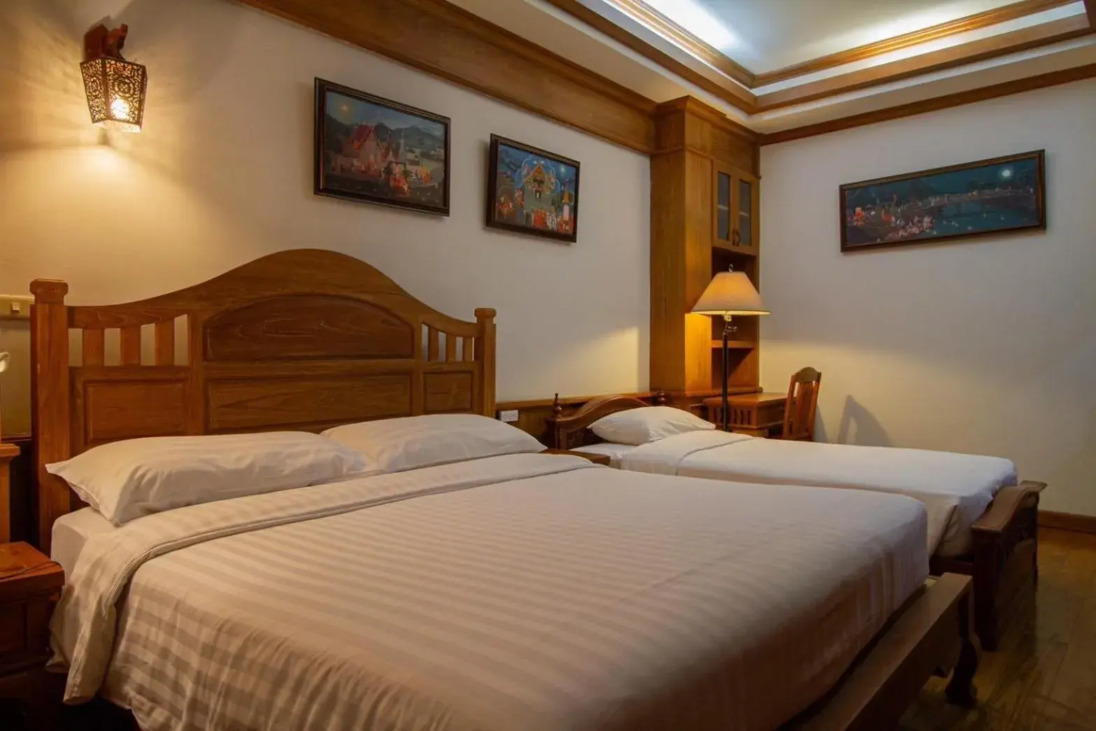 Bed in Rich Lanna House Bed in Rich Lanna House