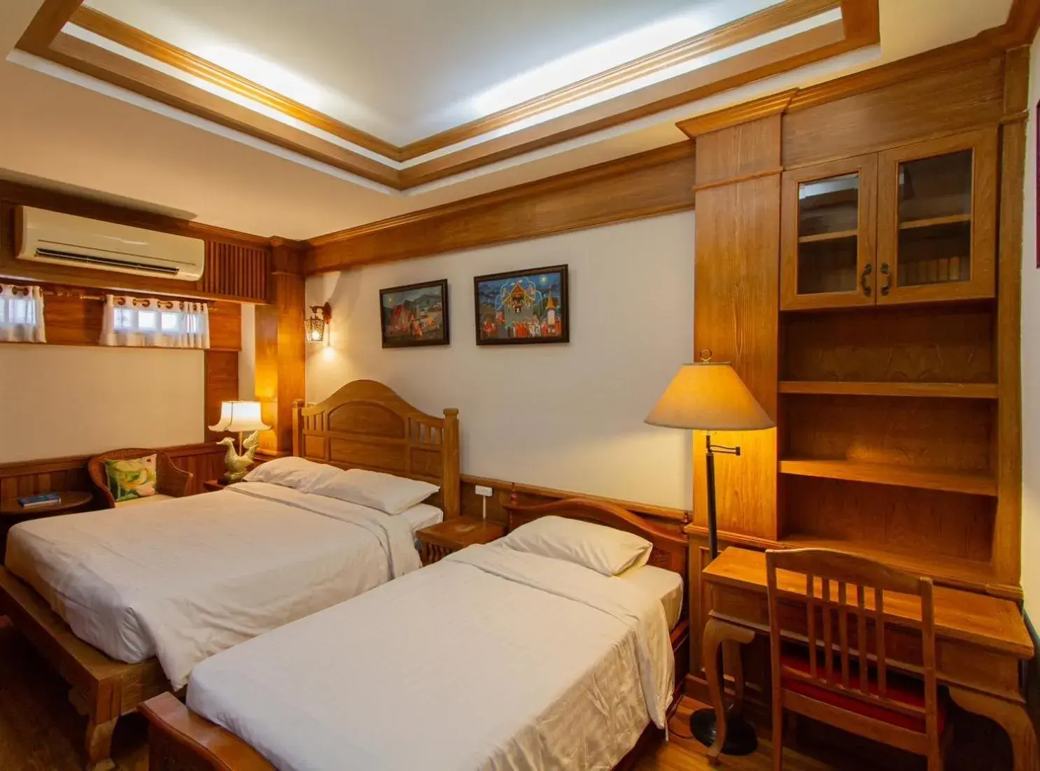 Bed in Rich Lanna House Bed in Rich Lanna House