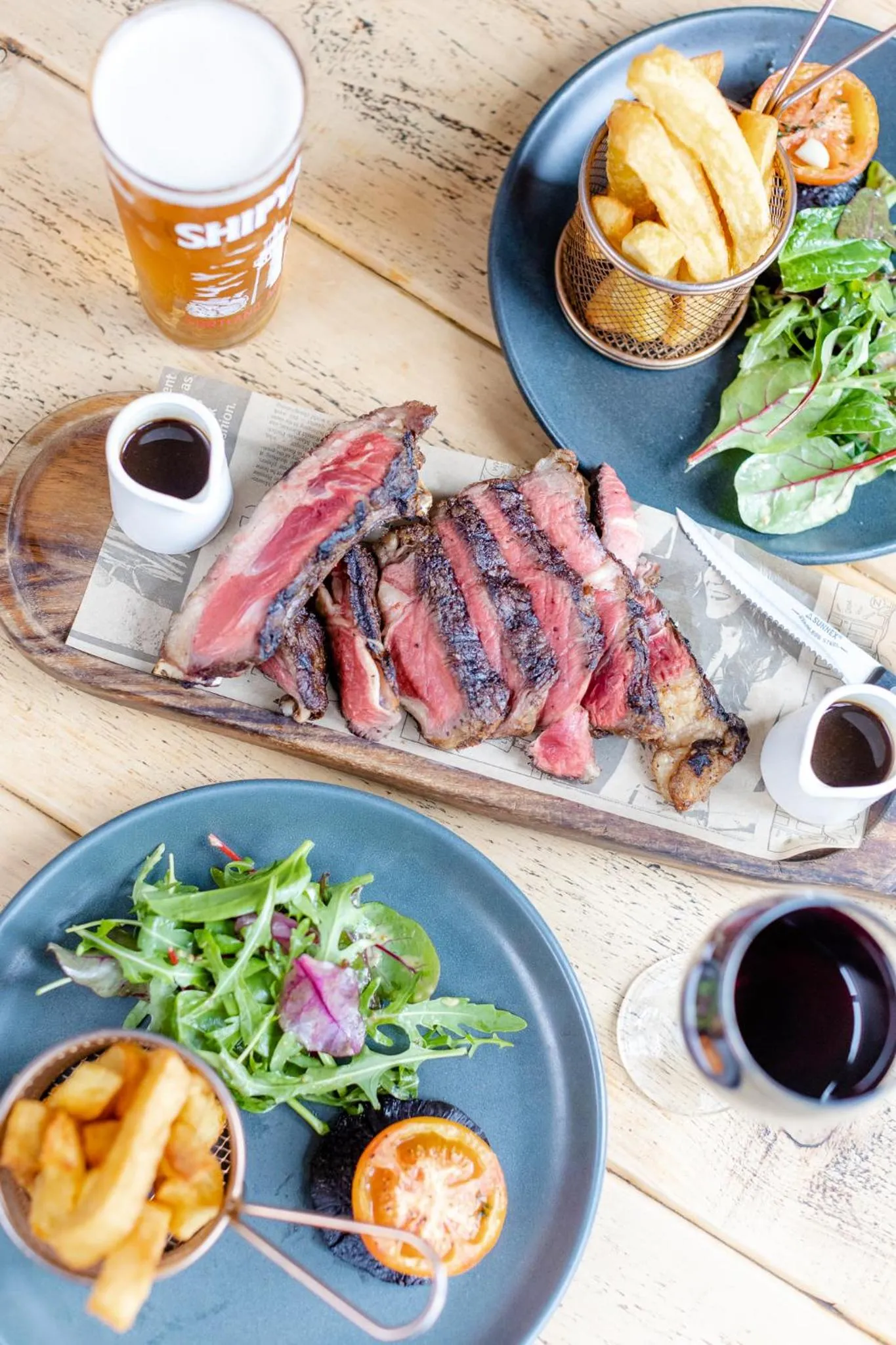 Food and drinks in The Bell Inn Hotel