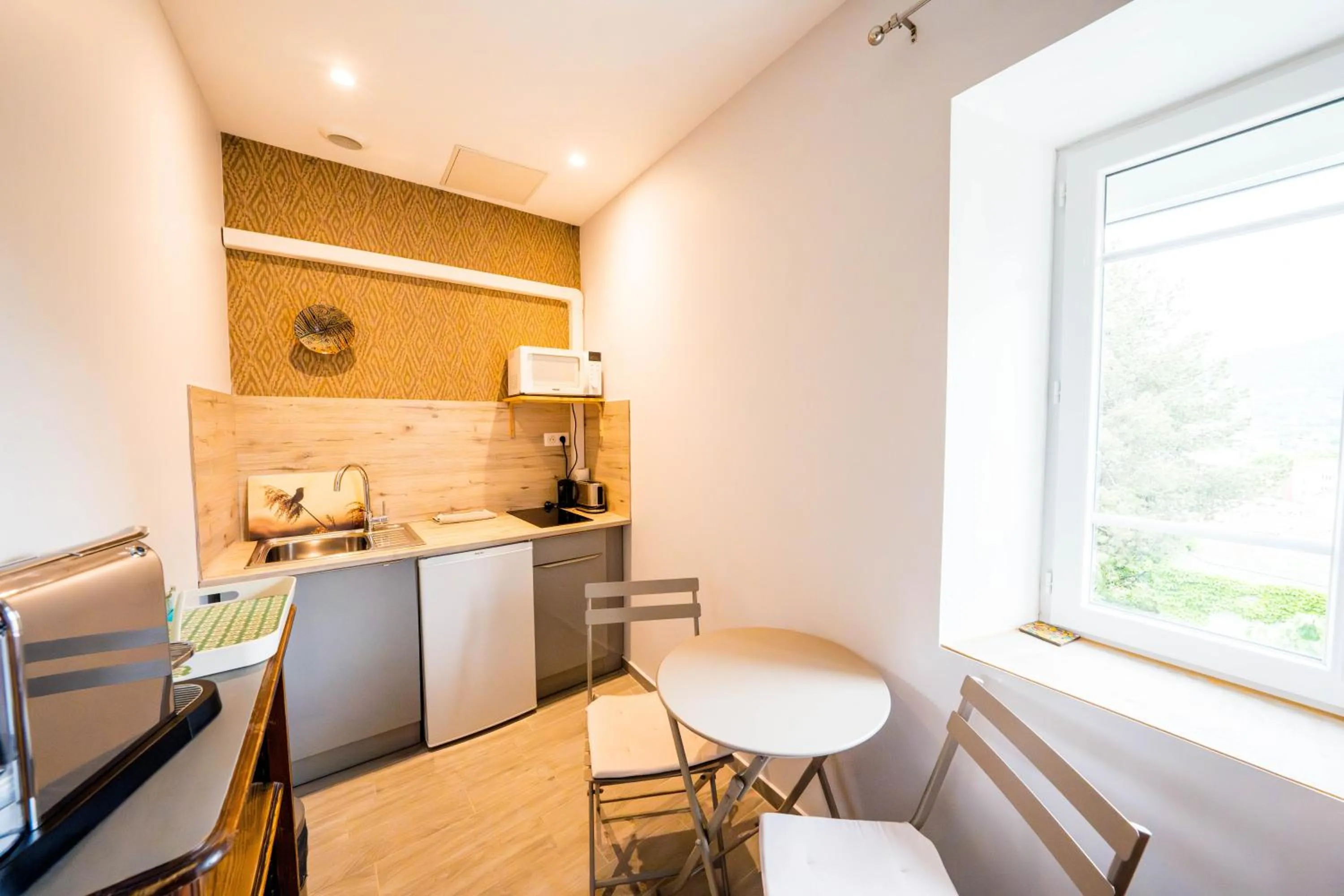 Kitchen or kitchenette in La Maison Jaffran, suite en ville