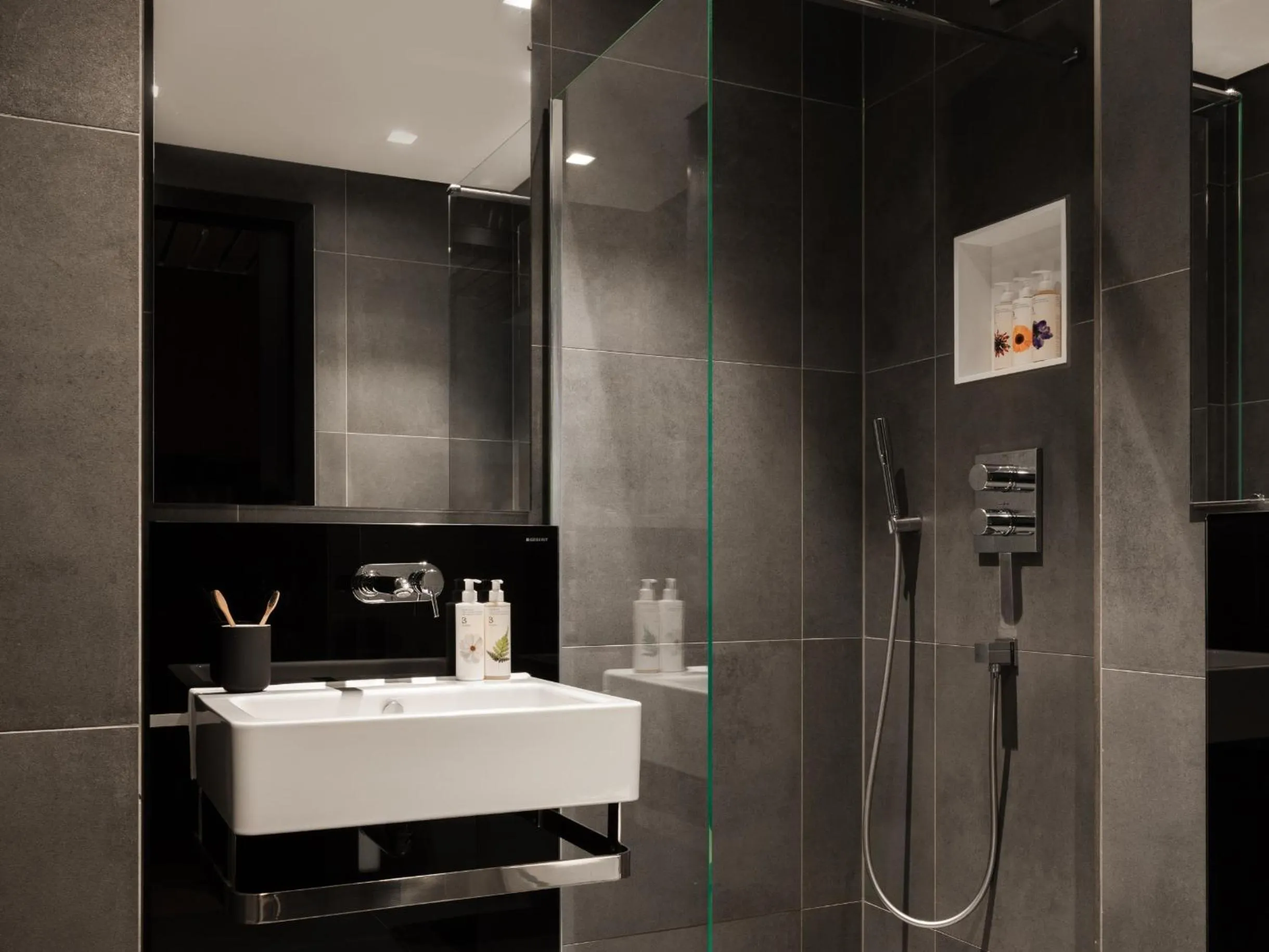 Shower in Native Bankside