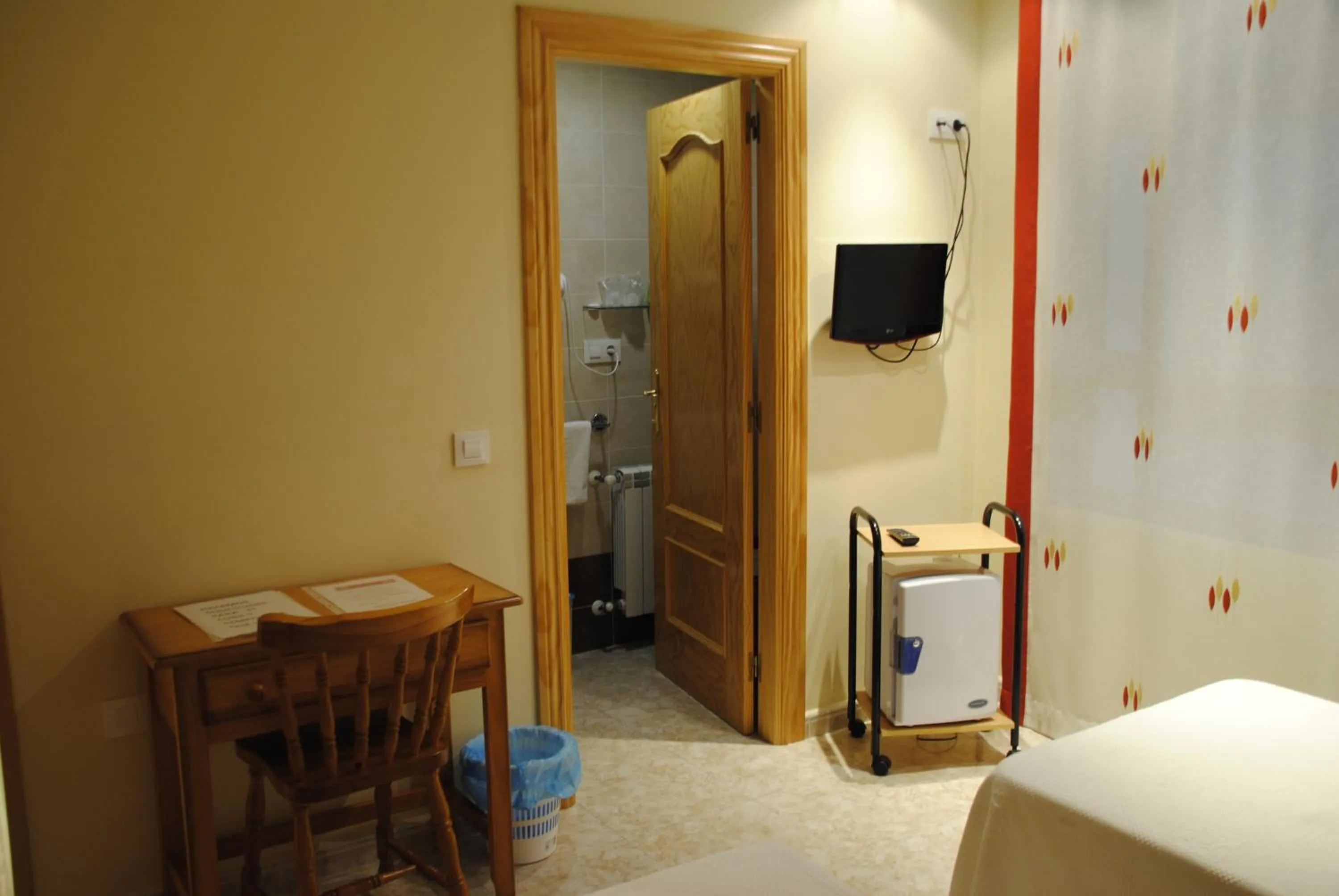 TV and multimedia, Bed in Hotel Alegría