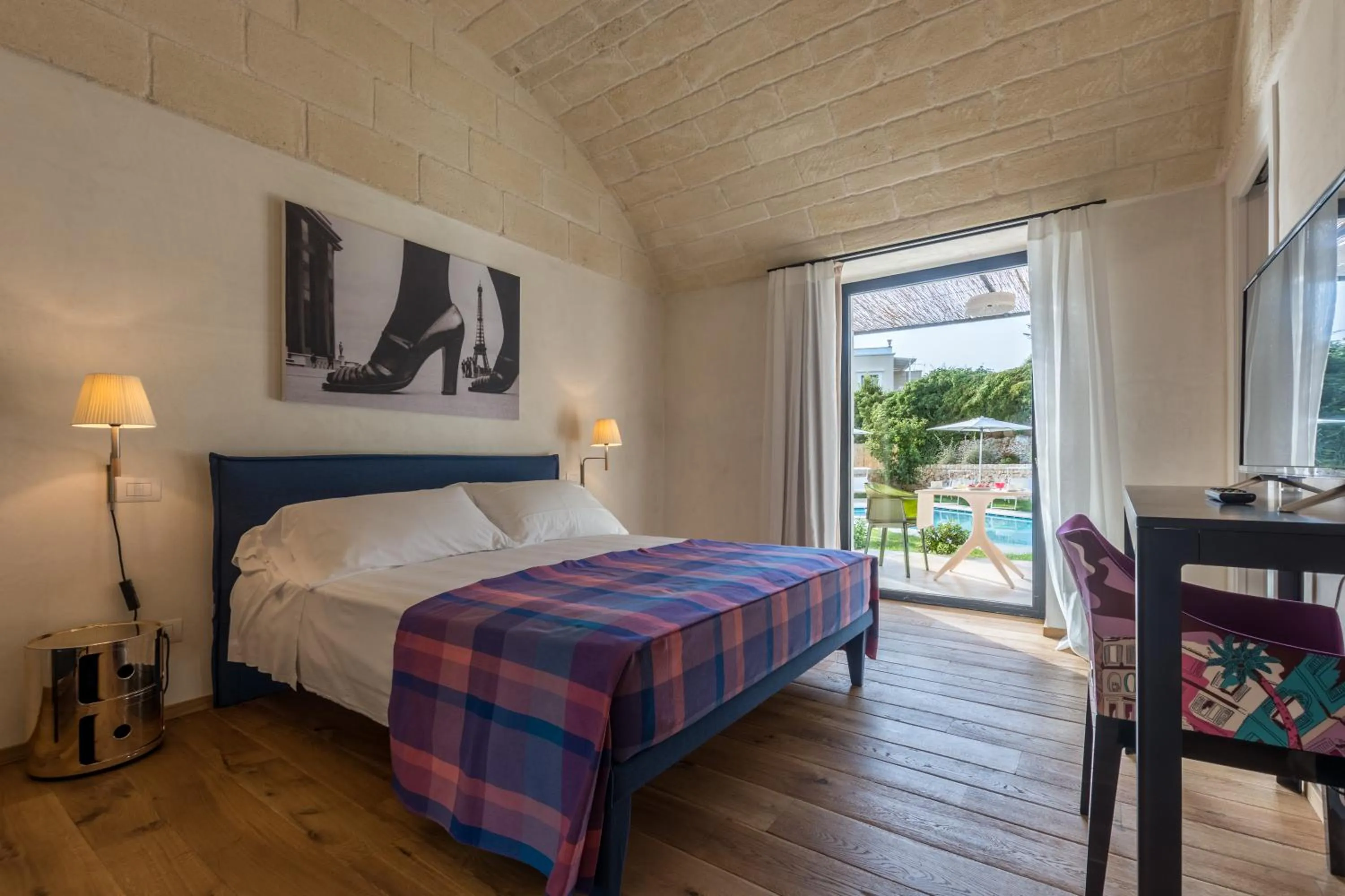 Pool view, Bed in Casale Ramunno