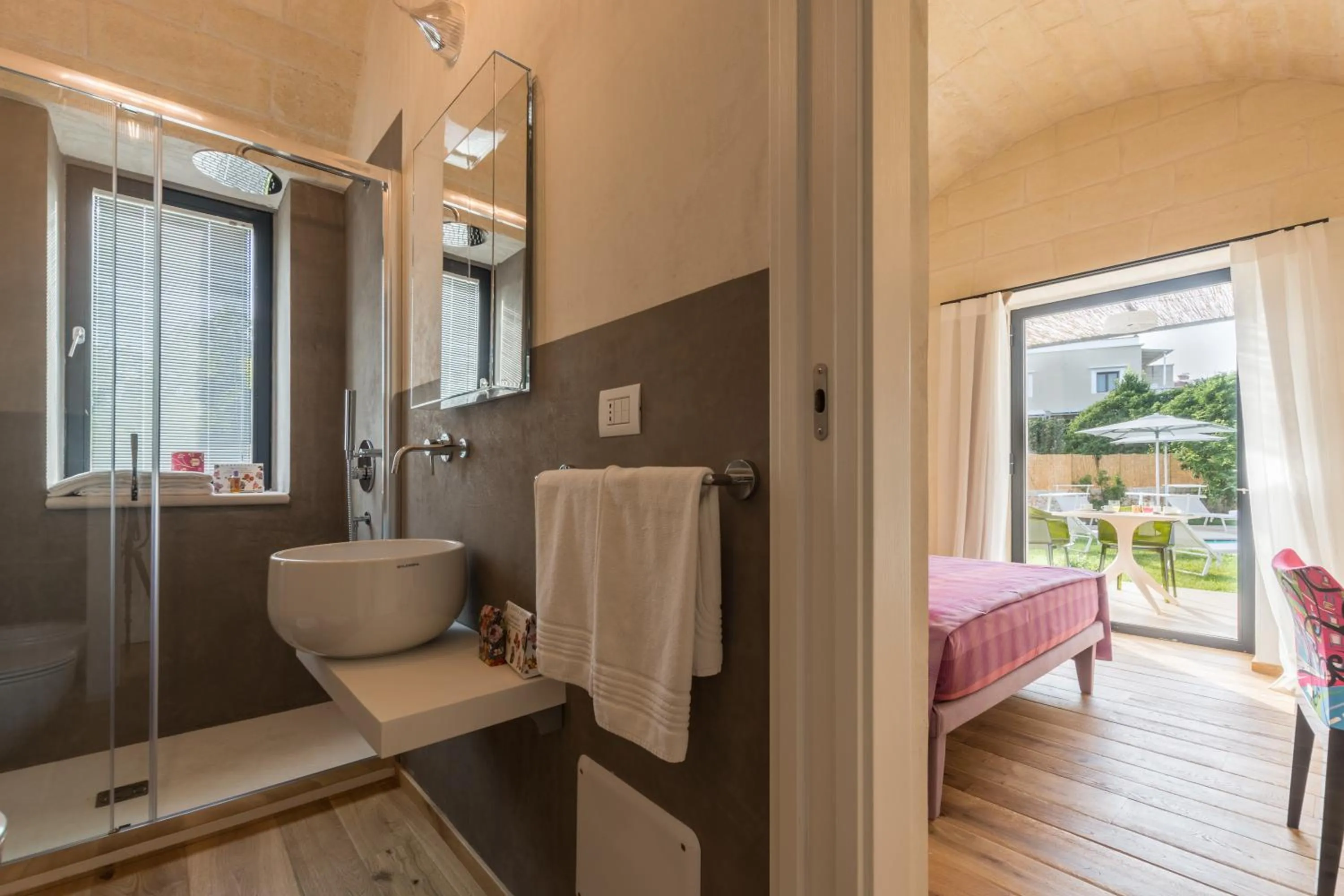 Shower, Bed in Casale Ramunno