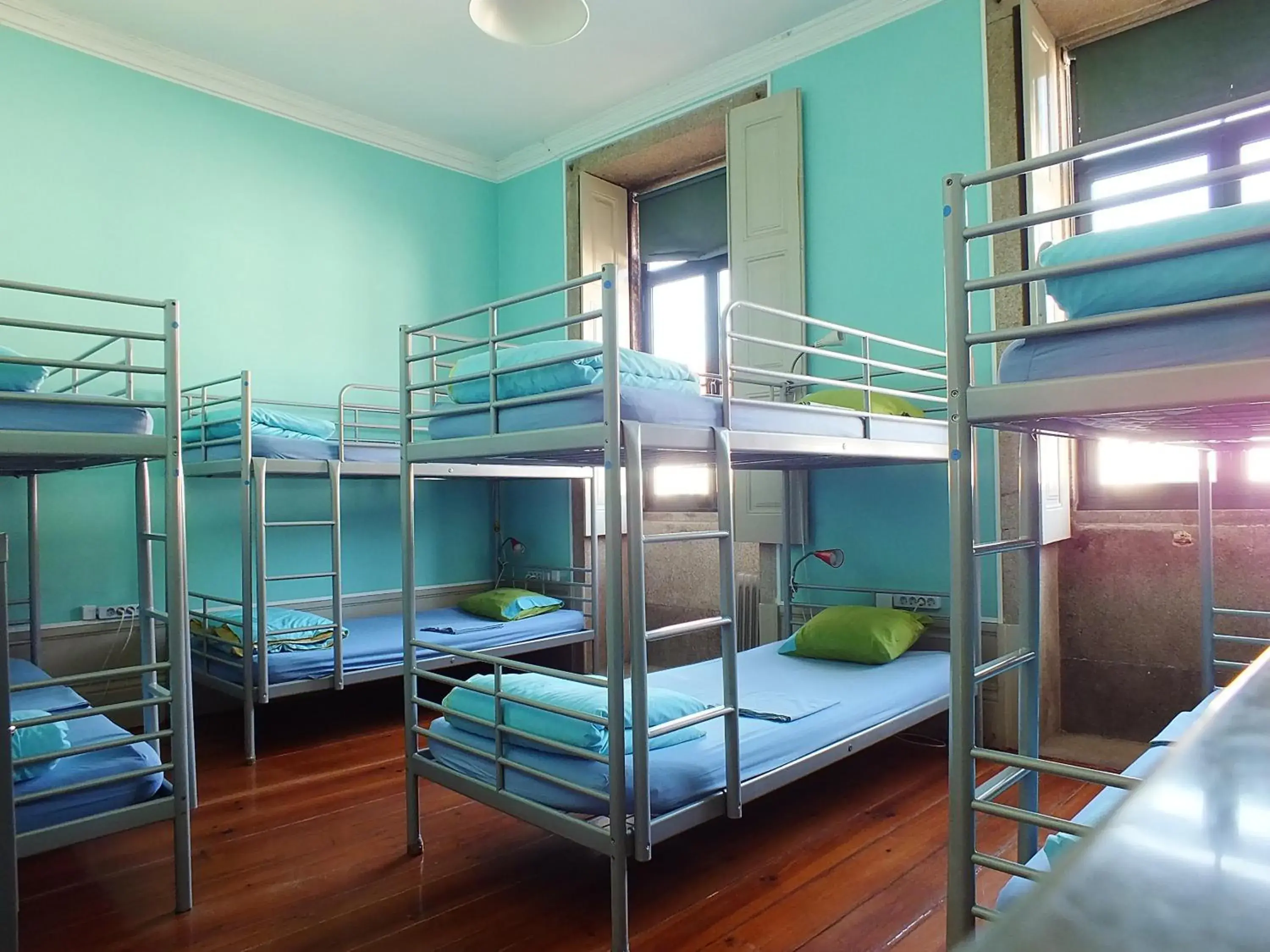 Single Bed in 8-Bed Dormitory Room in Oporto Sky Hostel Single Bed in 8-Bed Dormitory Room in Oporto Sky Hostel