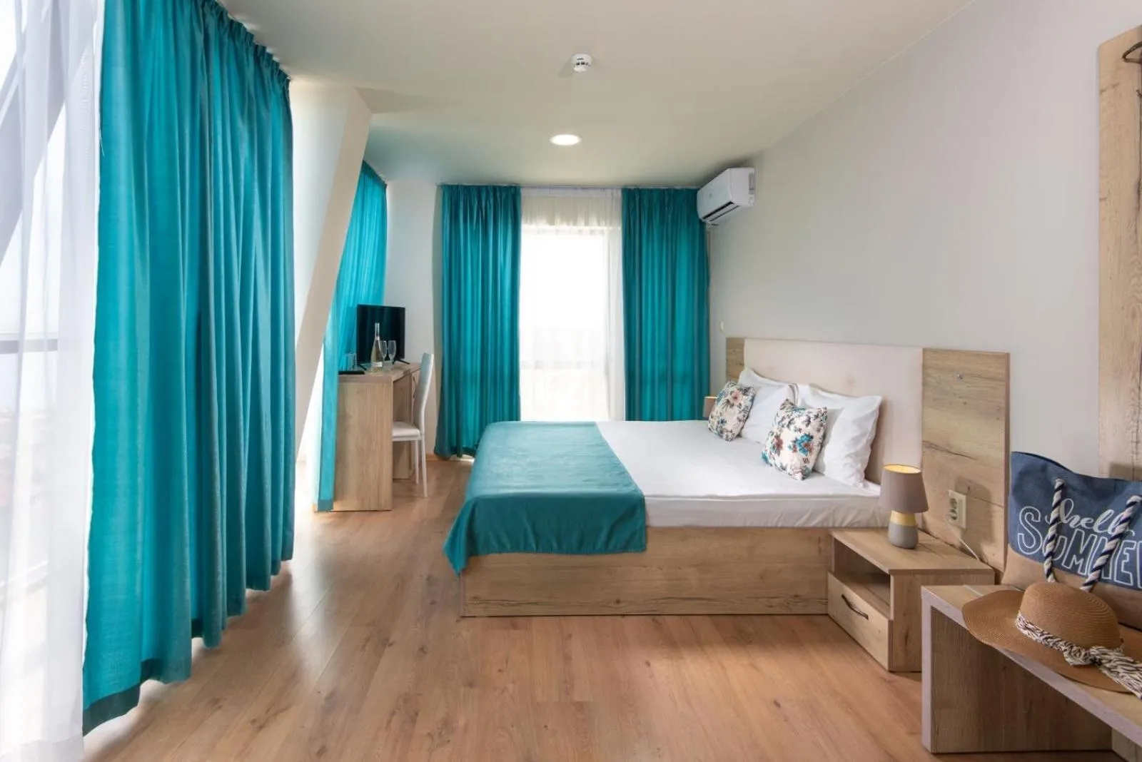 Bed in Sea View Hills