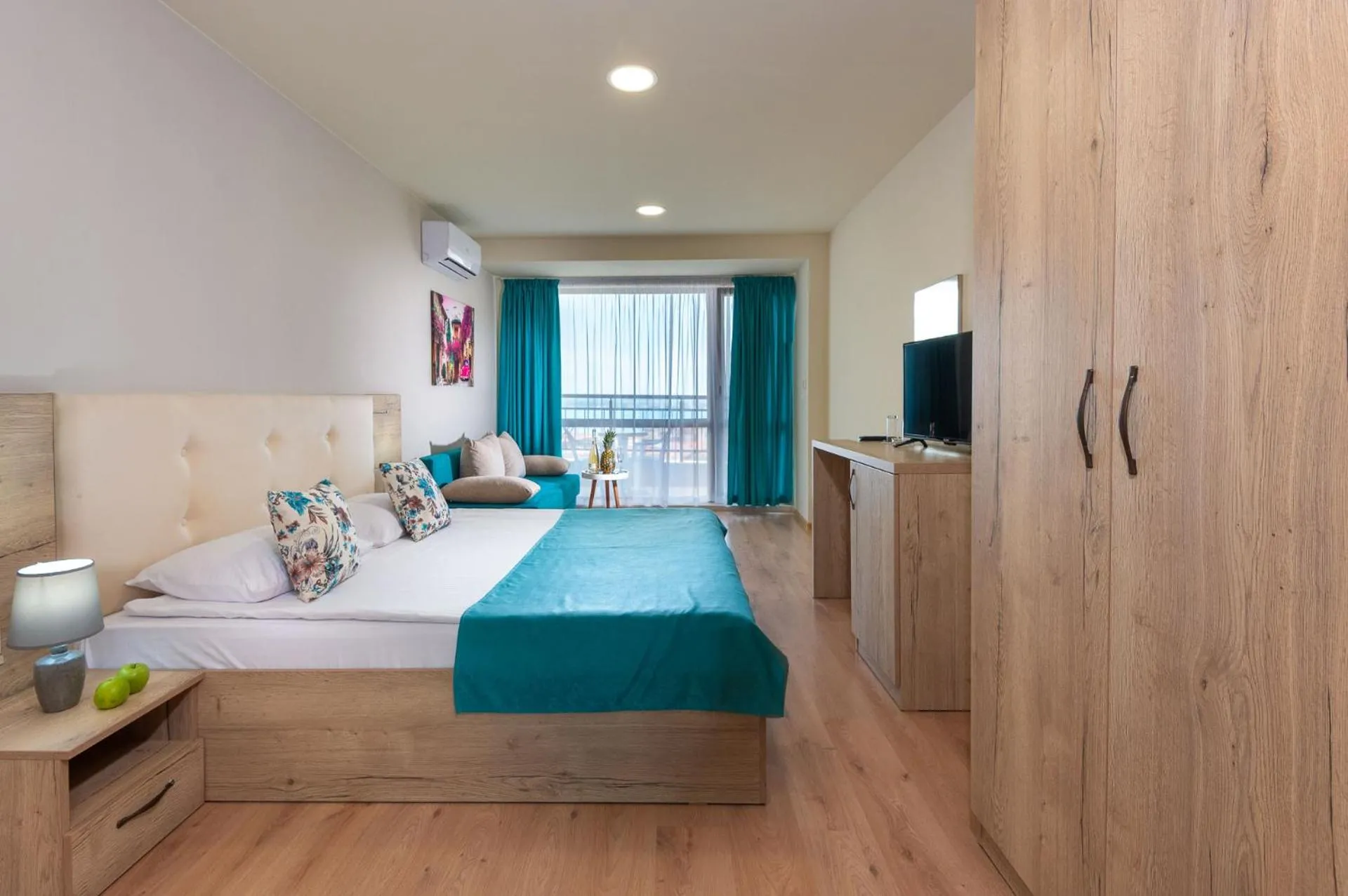 Bed in Sea View Hills
