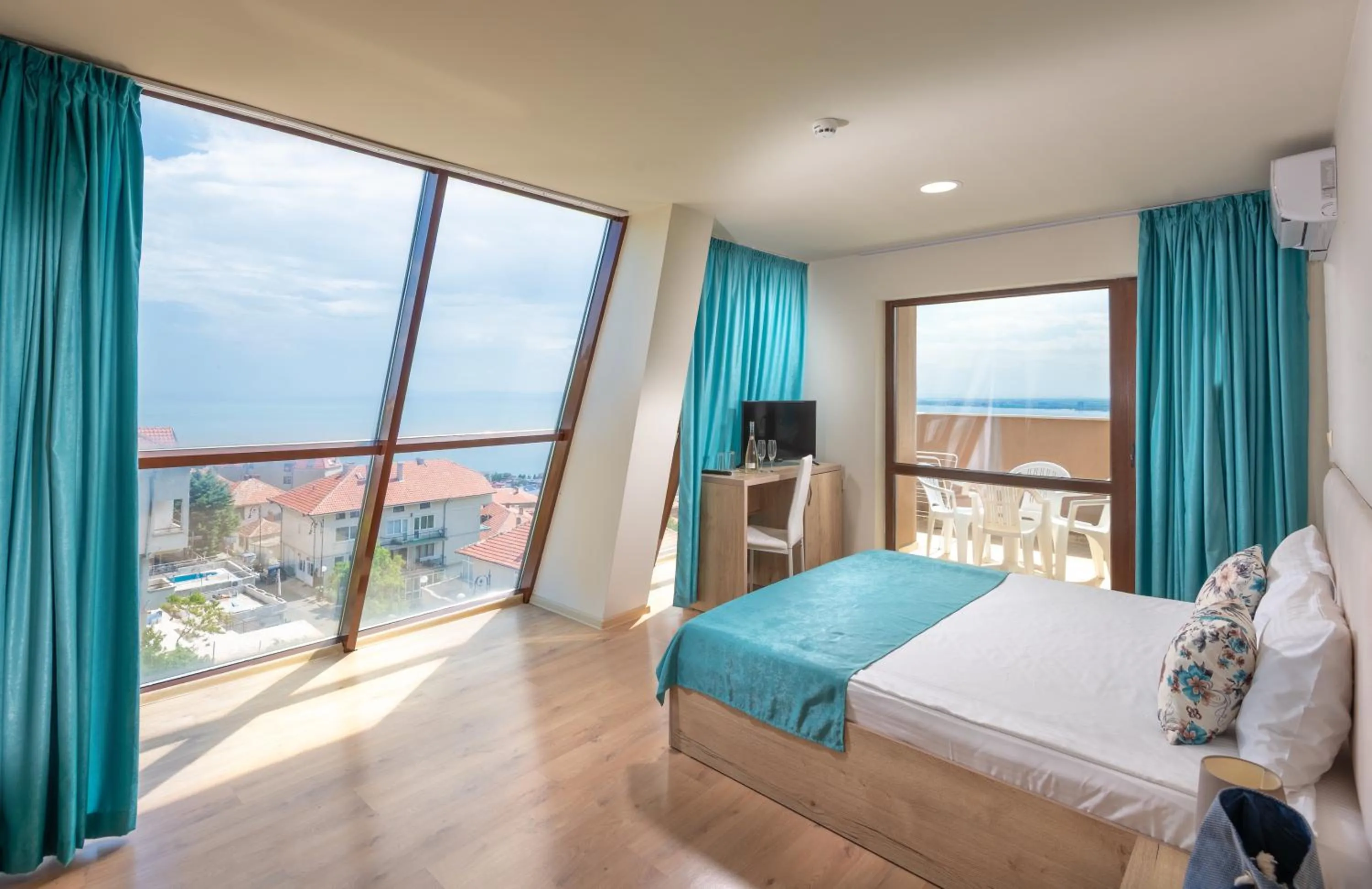 Bed in Sea View Hills