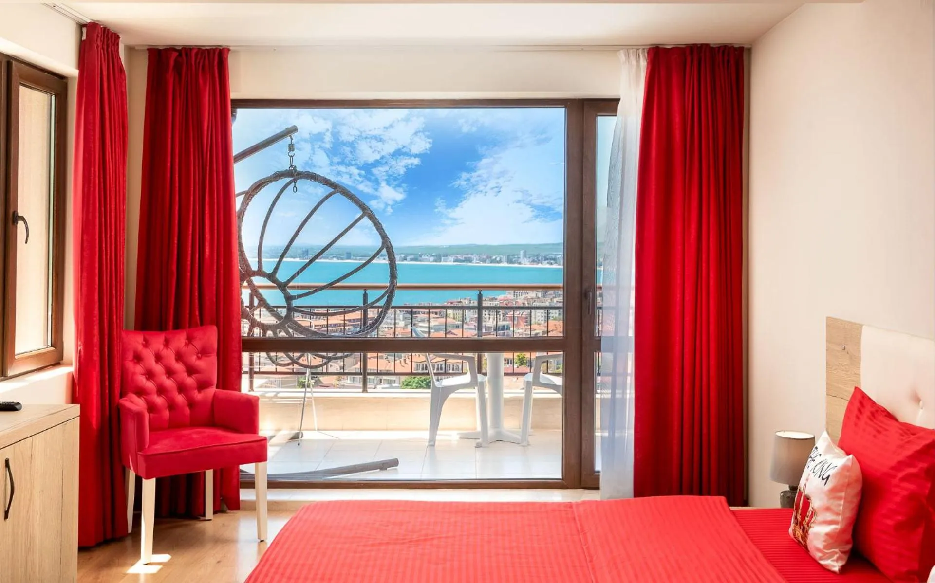 Bed in Sea View Hills