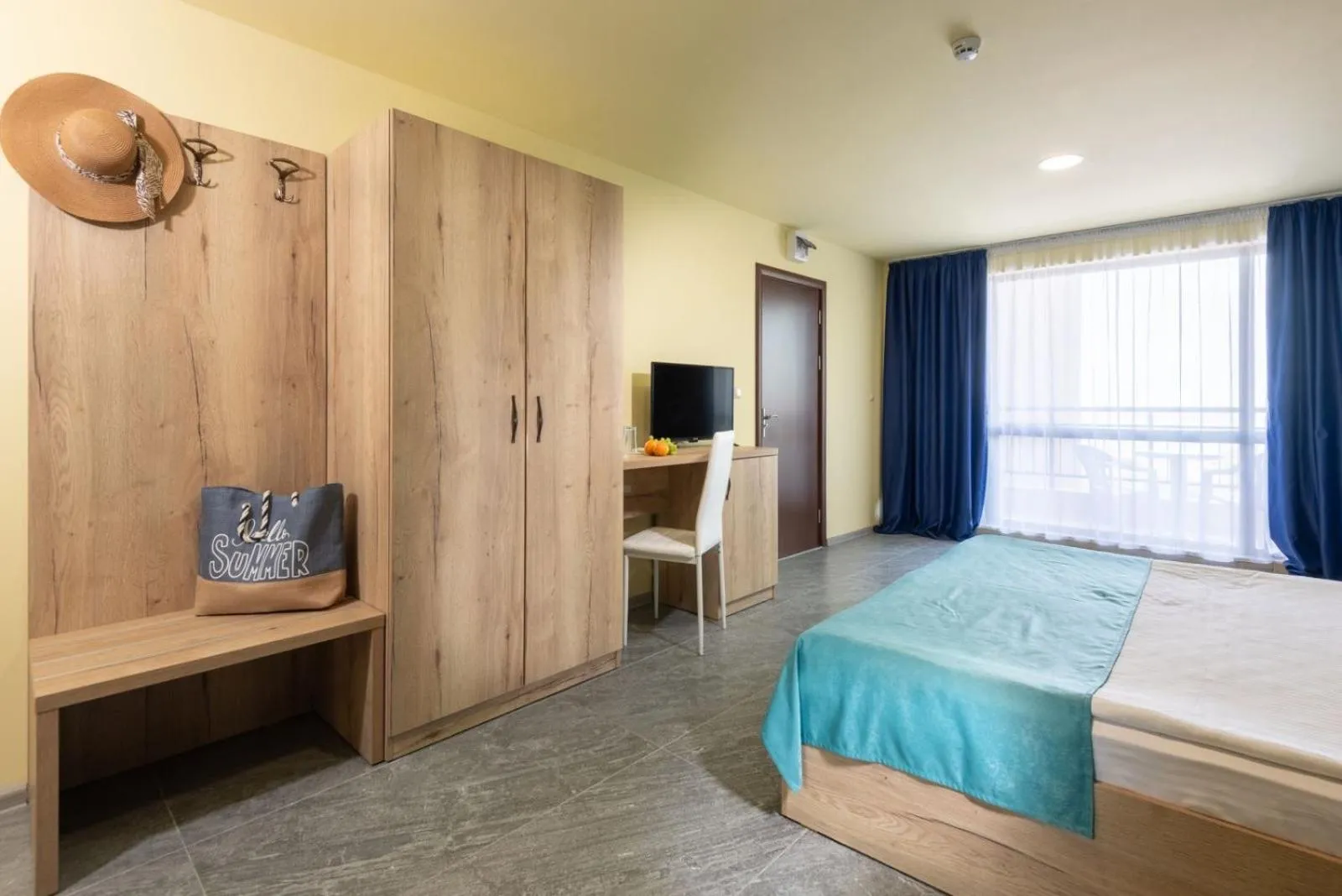 Bed in Sea View Hills