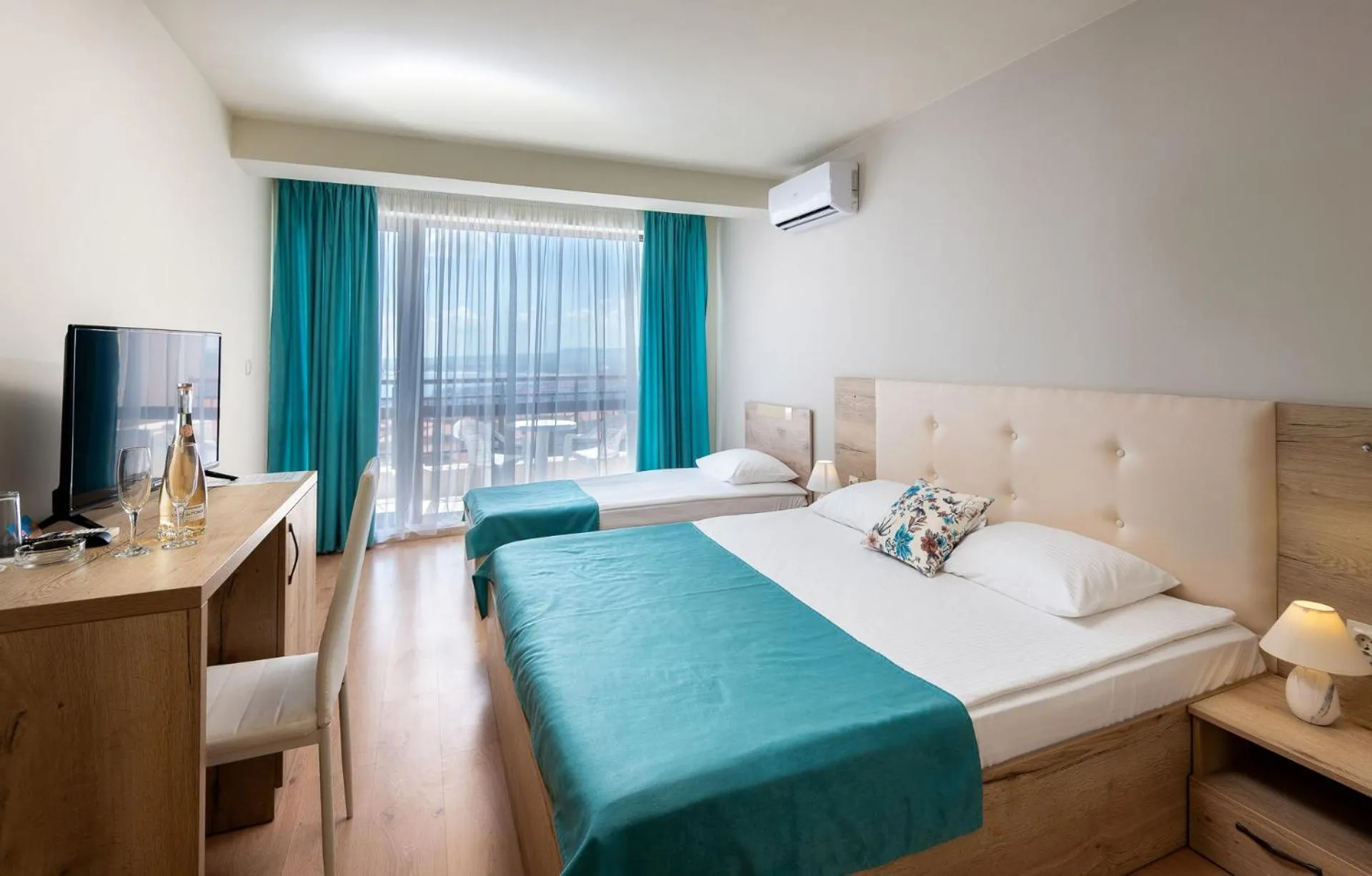 Bed in Sea View Hills
