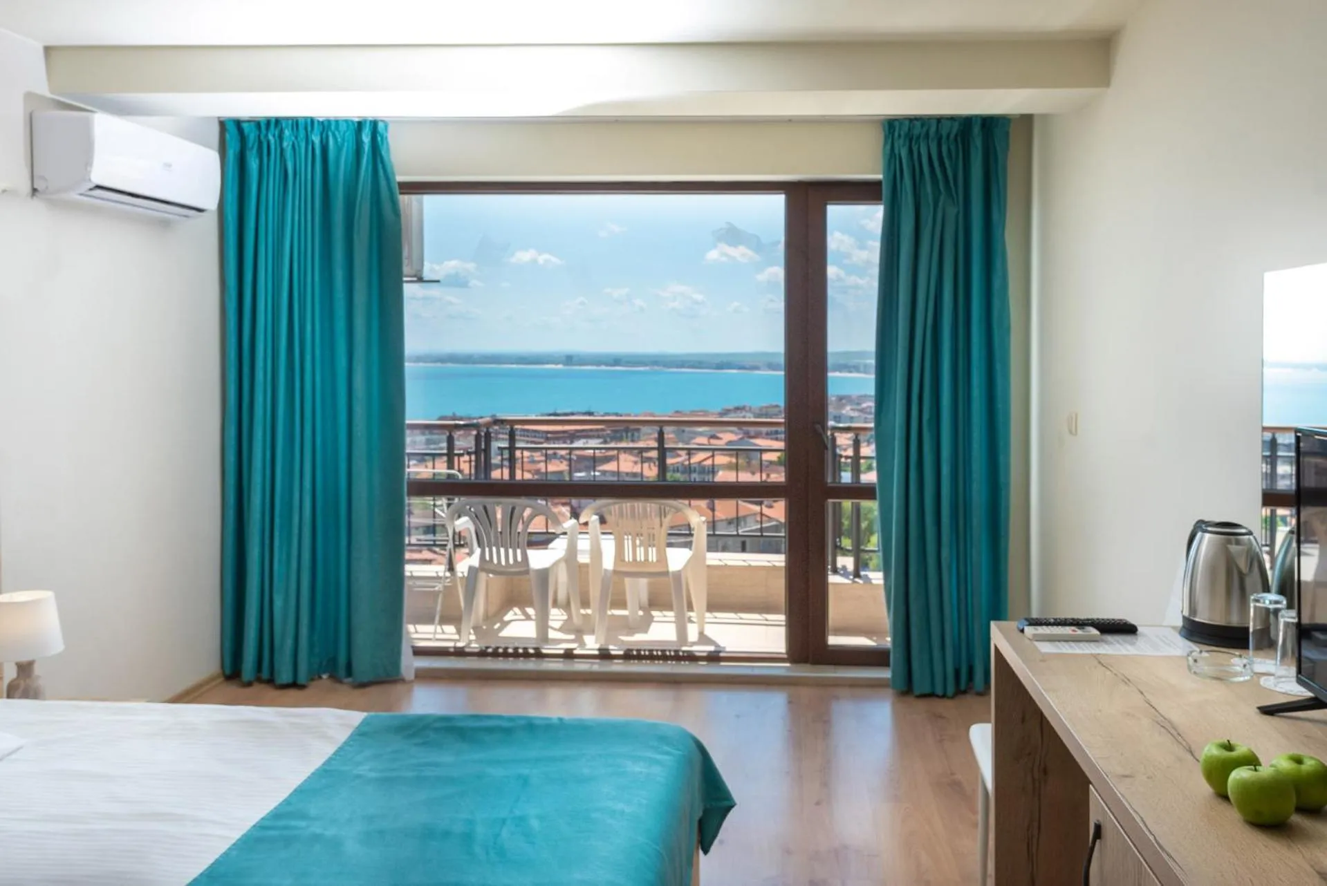 Bed in Sea View Hills