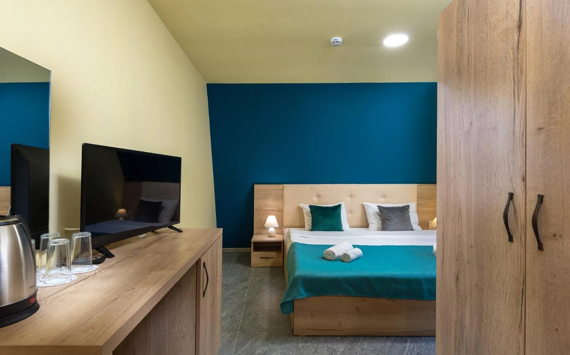 Bed in Sea View Hills