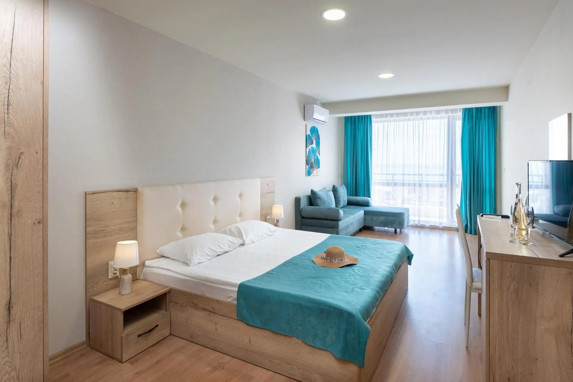 Bed in Sea View Hills